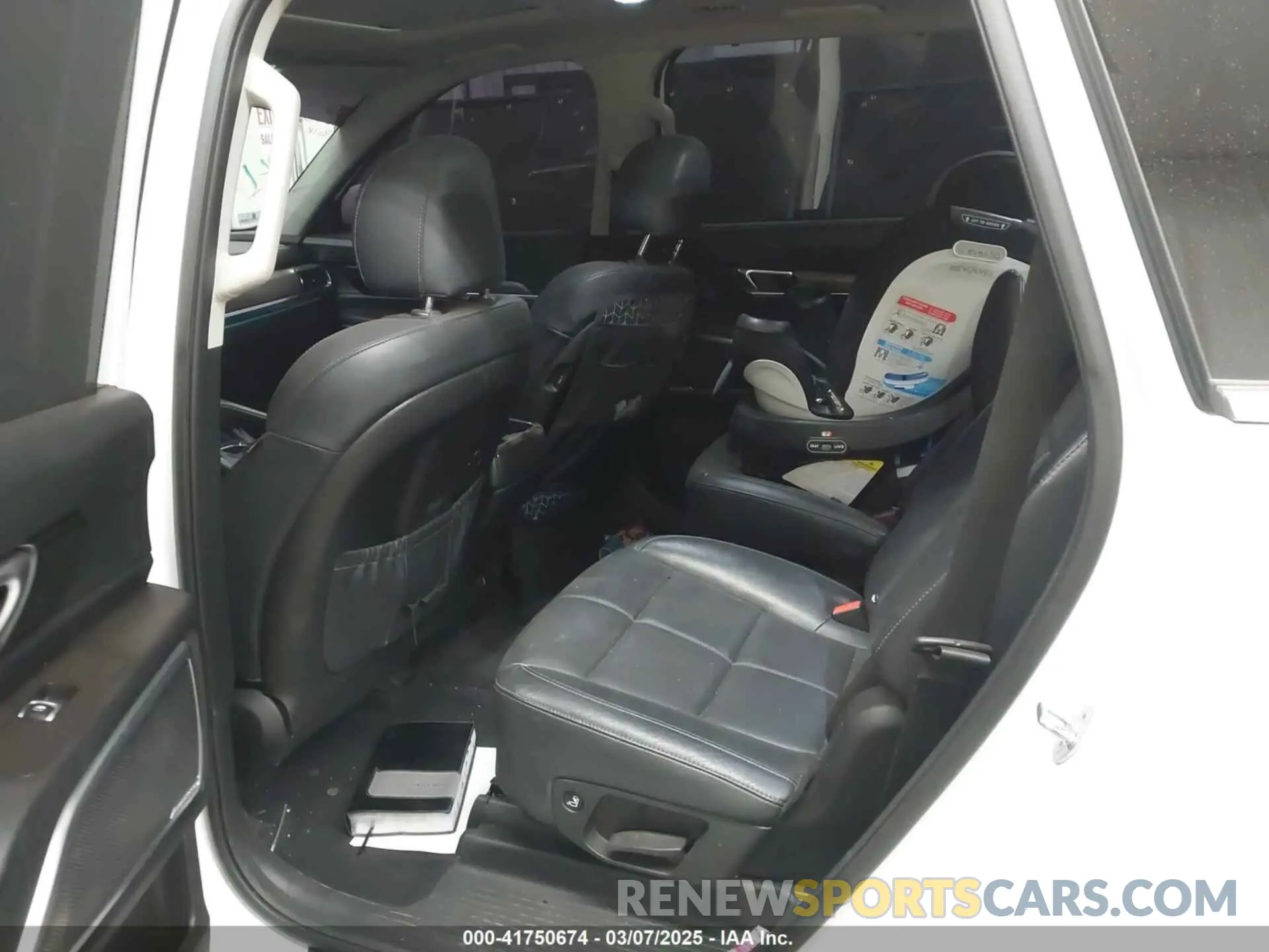 8 Photograph of a damaged car 5XYP54HC7LG030729 KIA TELLURIDE 2020