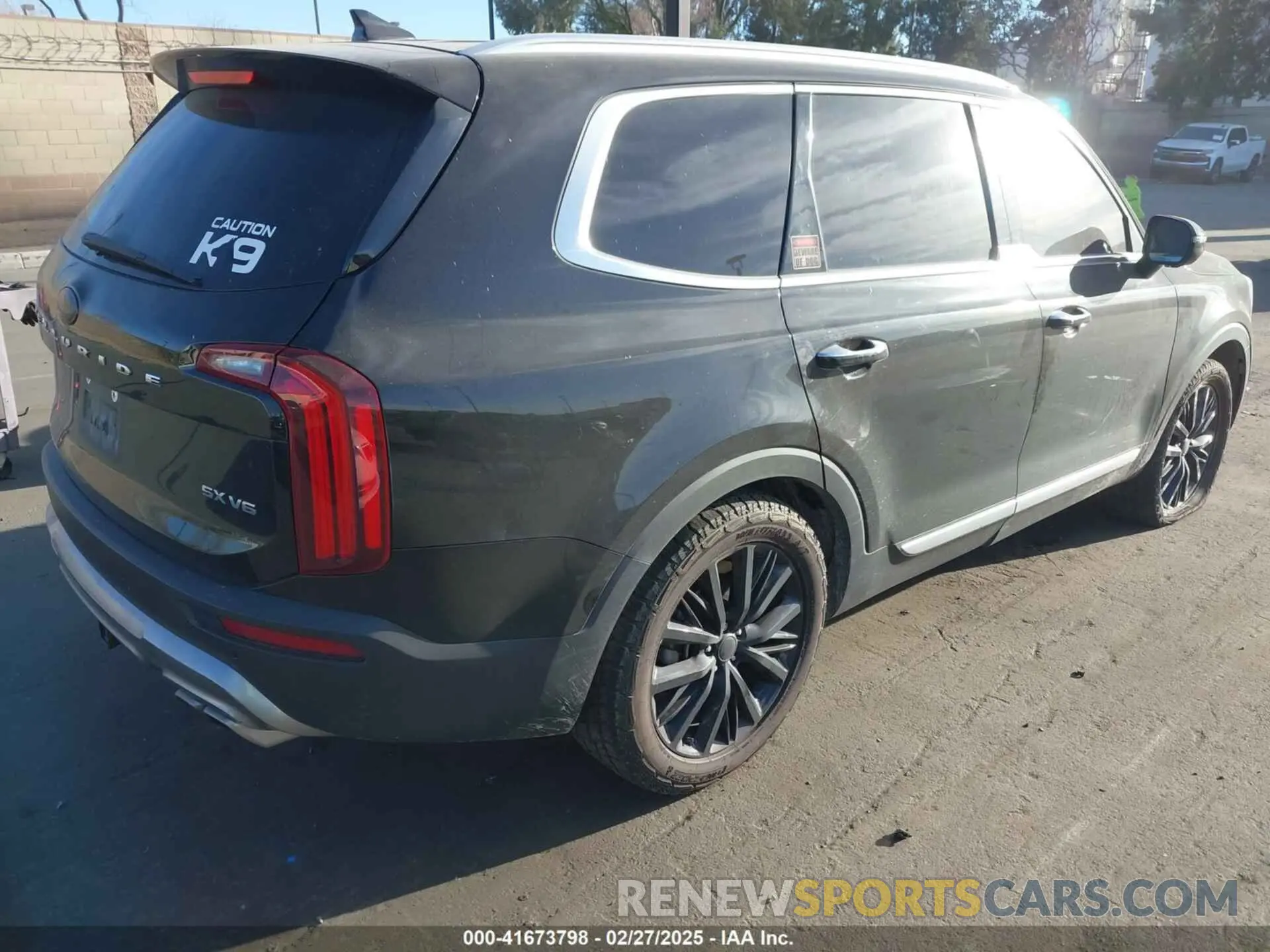 4 Photograph of a damaged car 5XYP54HC9LG042624 KIA TELLURIDE 2020