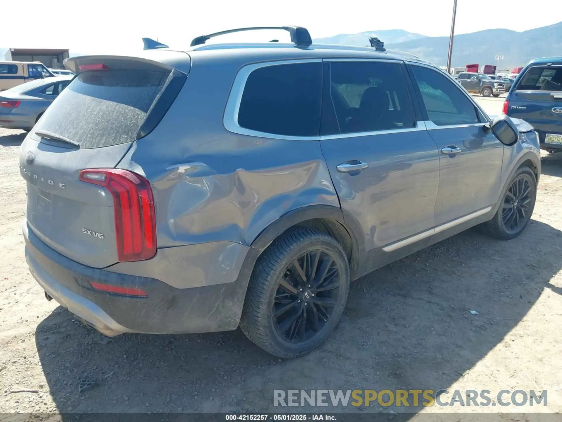 4 Photograph of a damaged car 5XYP5DHC0LG031351 KIA TELLURIDE 2020