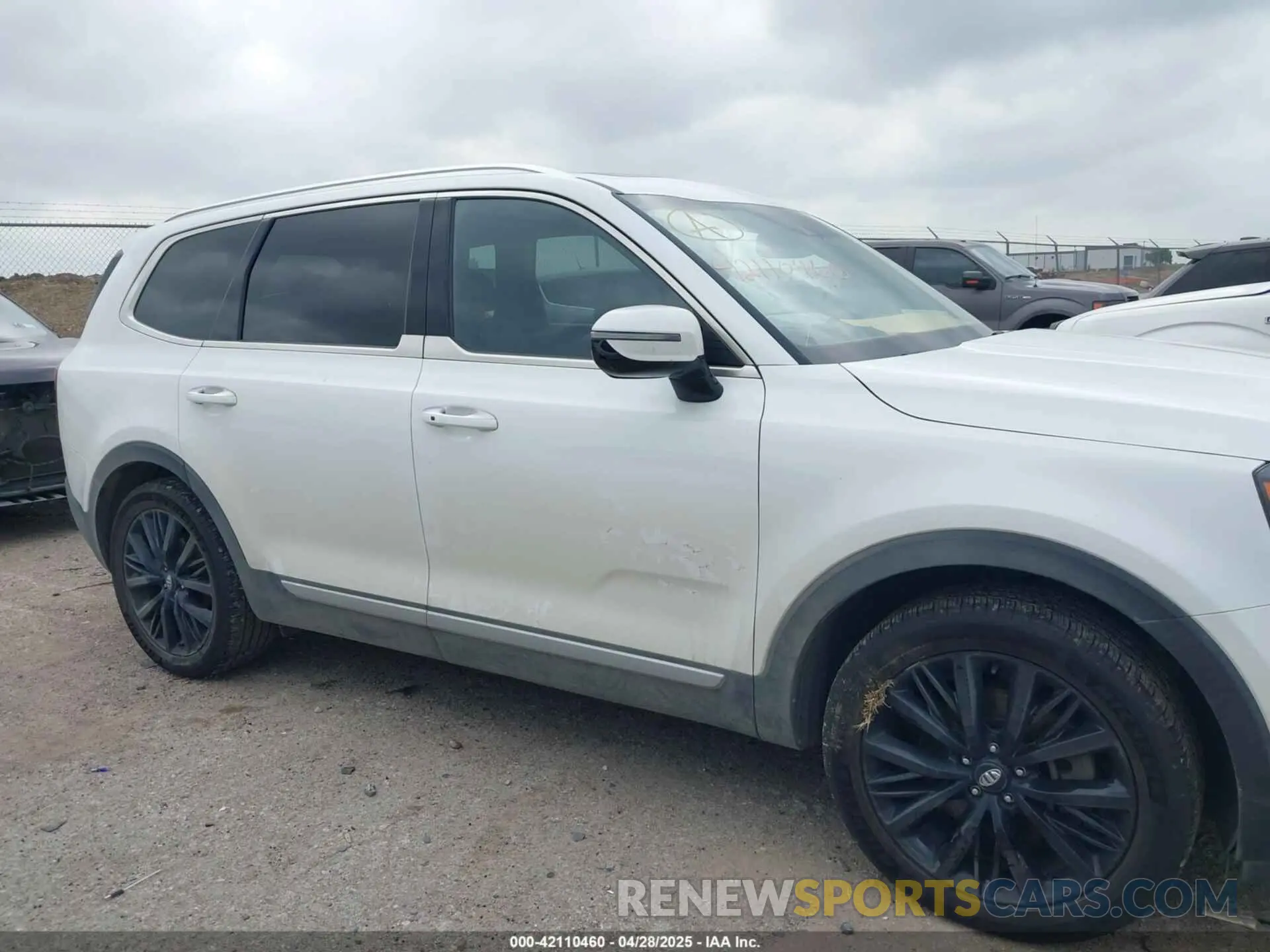 13 Photograph of a damaged car 5XYP5DHC1LG072104 KIA TELLURIDE 2020