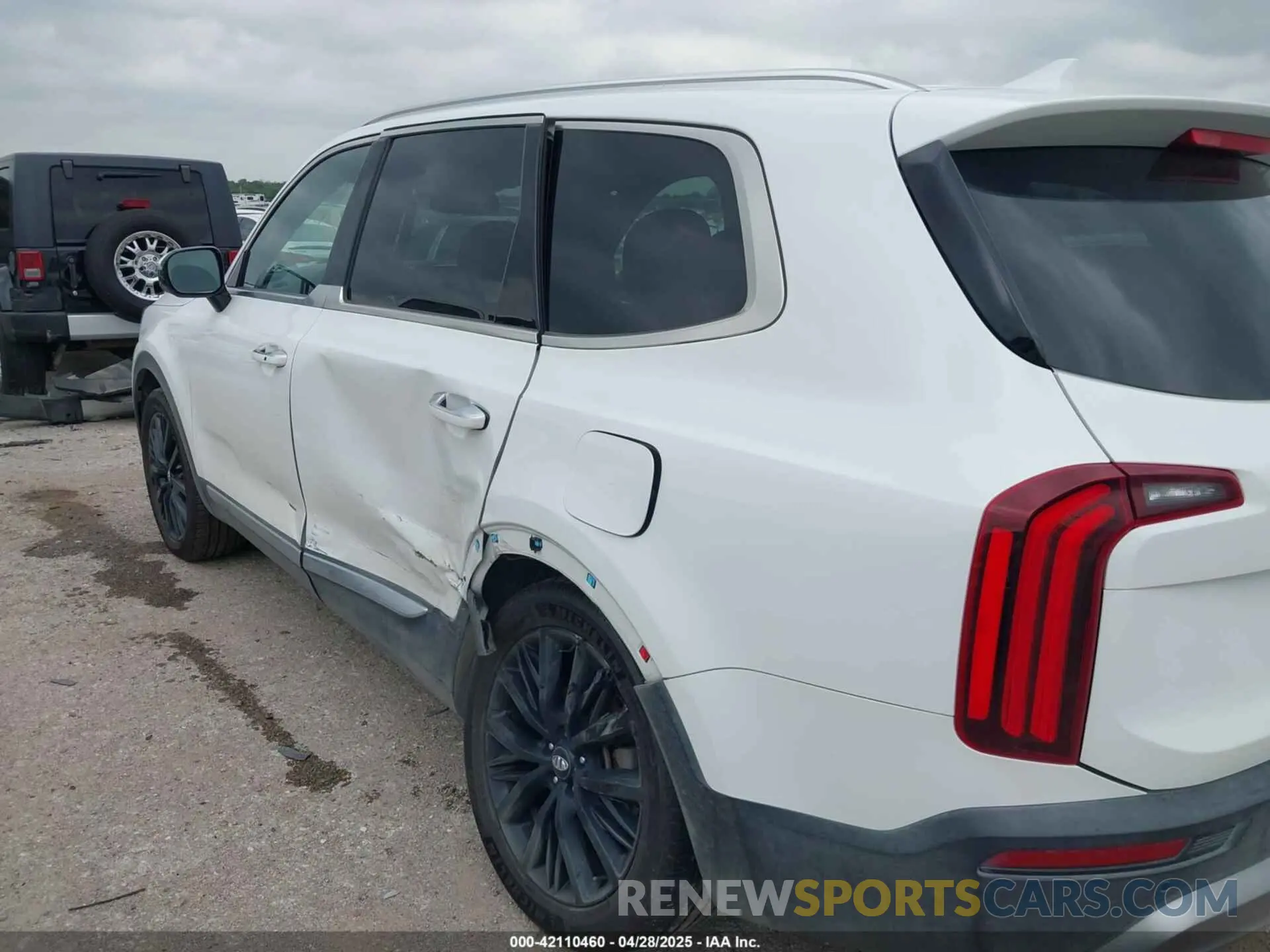 17 Photograph of a damaged car 5XYP5DHC1LG072104 KIA TELLURIDE 2020