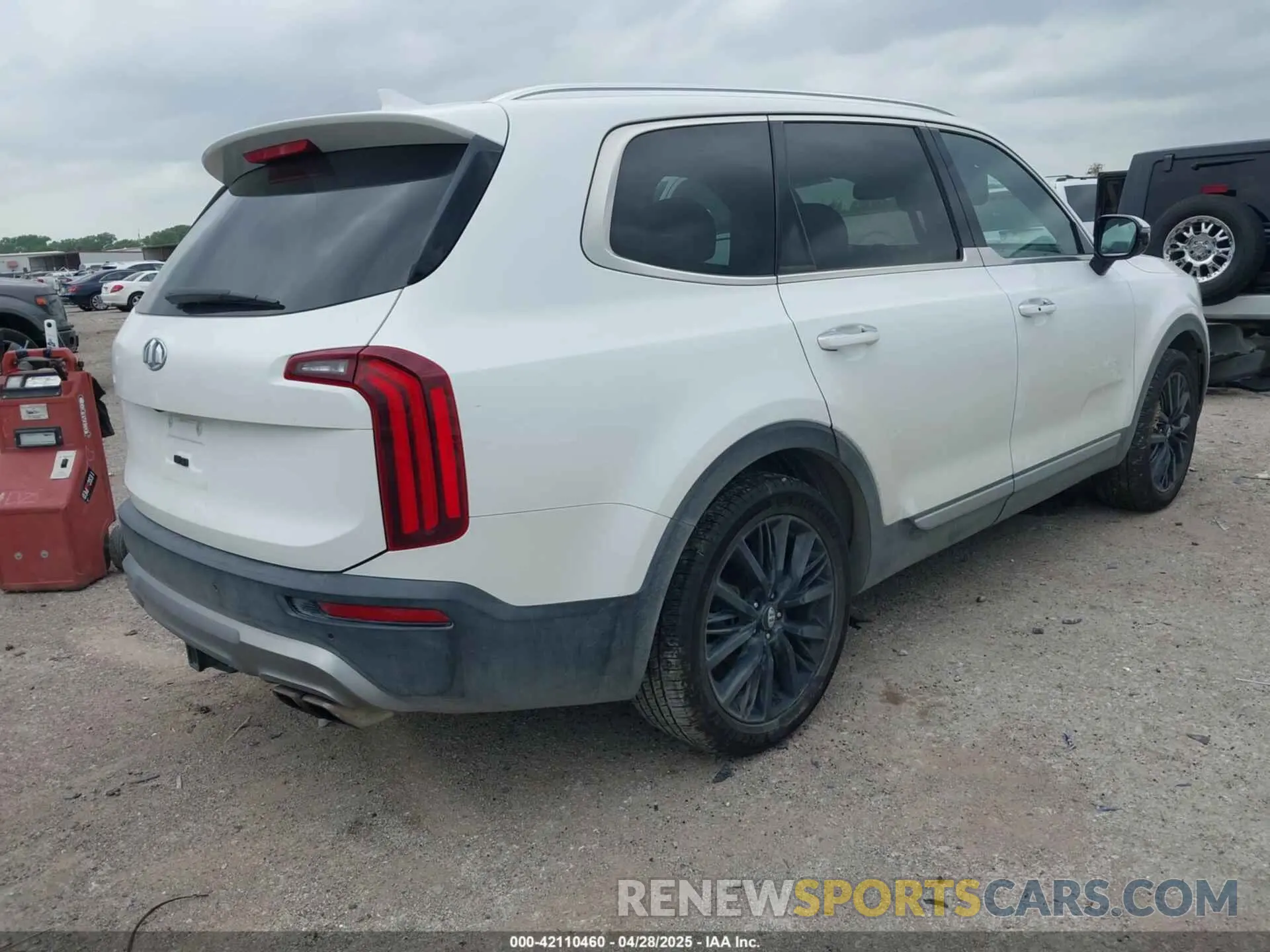 4 Photograph of a damaged car 5XYP5DHC1LG072104 KIA TELLURIDE 2020