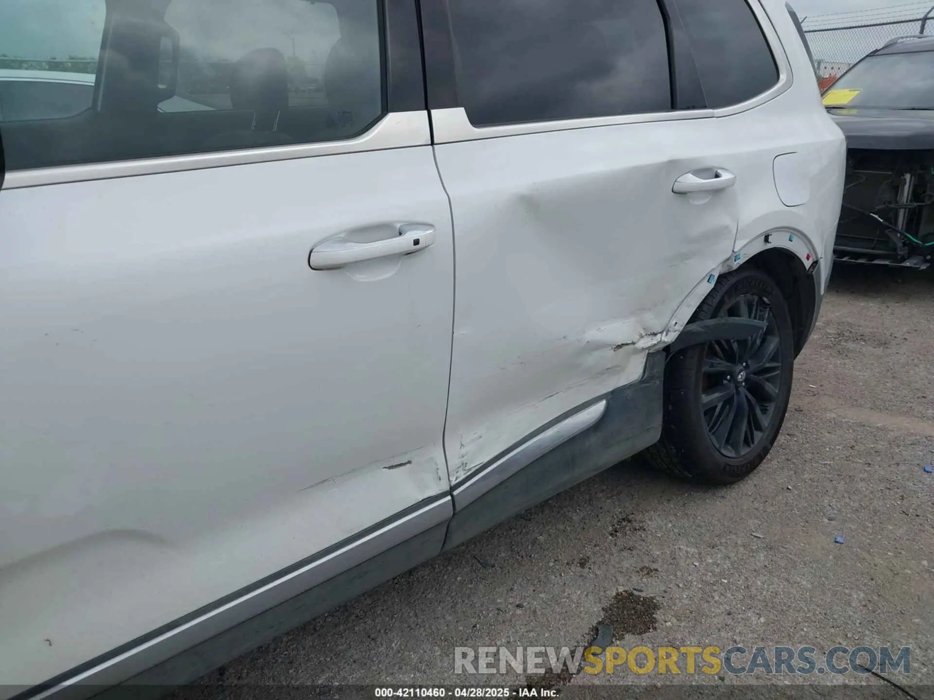 6 Photograph of a damaged car 5XYP5DHC1LG072104 KIA TELLURIDE 2020