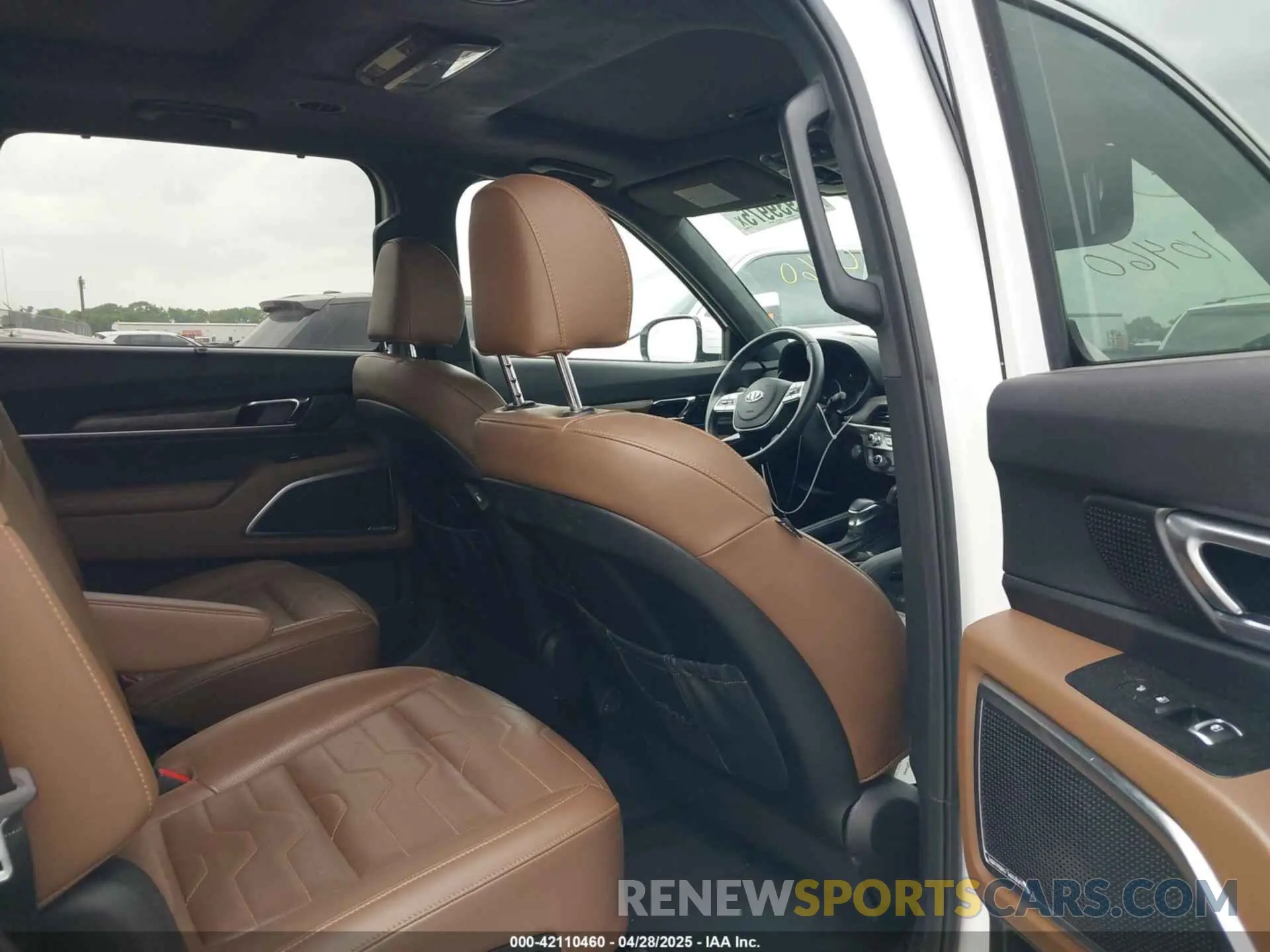 8 Photograph of a damaged car 5XYP5DHC1LG072104 KIA TELLURIDE 2020