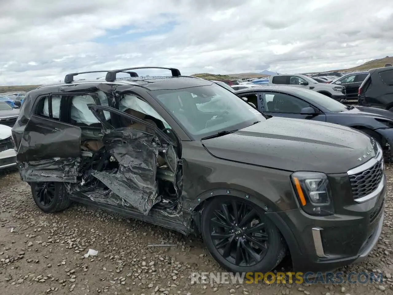 4 Photograph of a damaged car 5XYP5DHC2LG045185 KIA TELLURIDE 2020