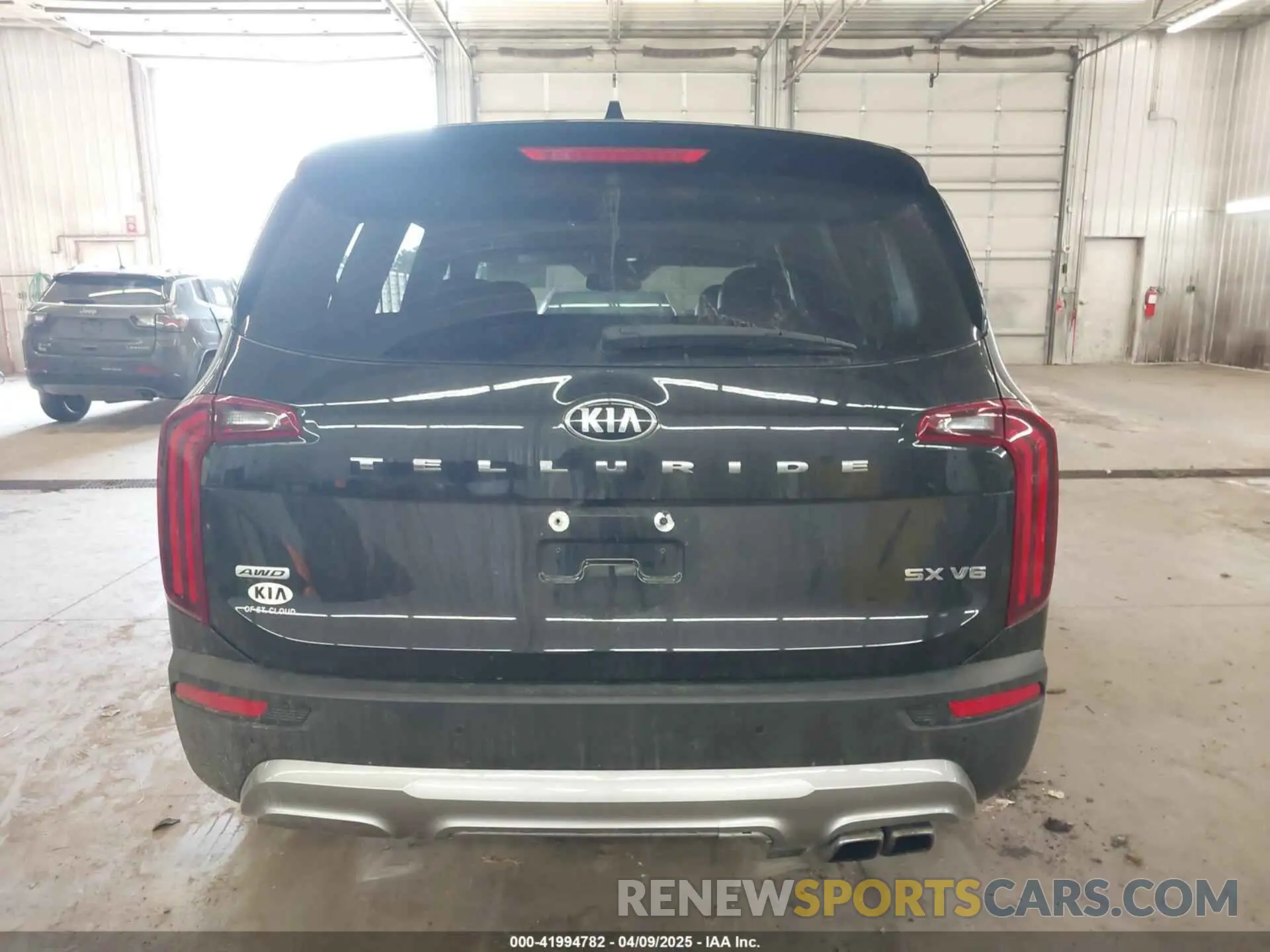 17 Photograph of a damaged car 5XYP5DHC4LG015220 KIA TELLURIDE 2020