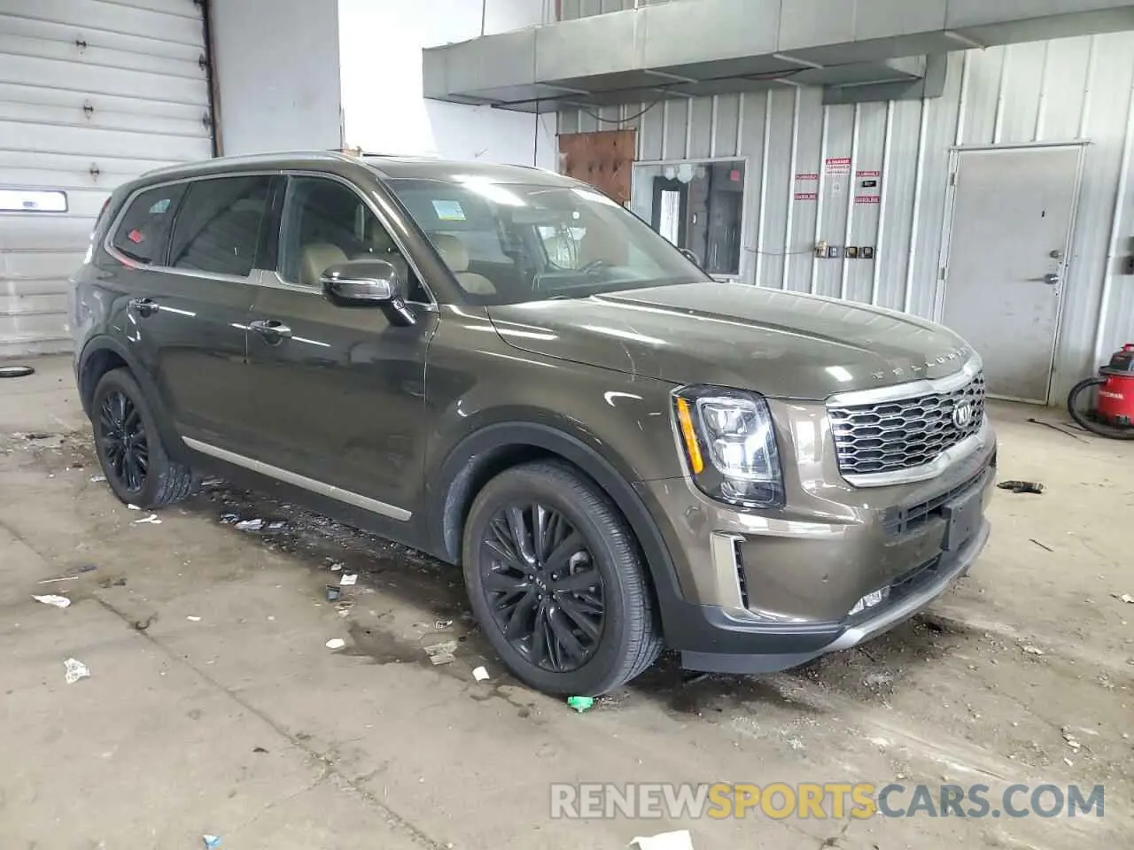 4 Photograph of a damaged car 5XYP5DHC4LG018960 KIA TELLURIDE 2020