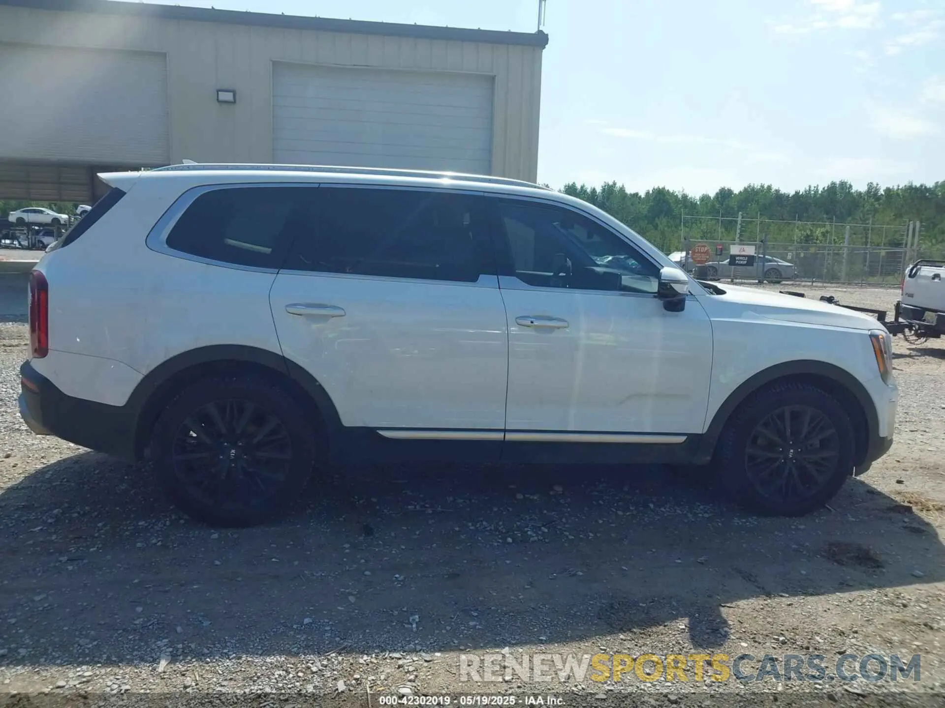 13 Photograph of a damaged car 5XYP5DHC4LG067625 KIA TELLURIDE 2020