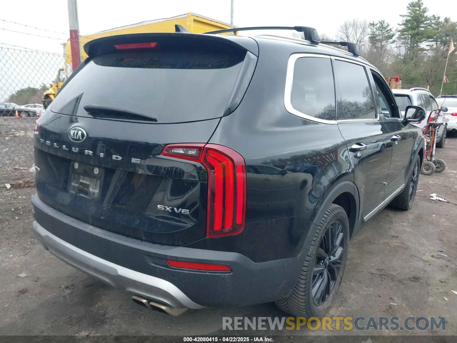 4 Photograph of a damaged car 5XYP5DHC5LG079332 KIA TELLURIDE 2020