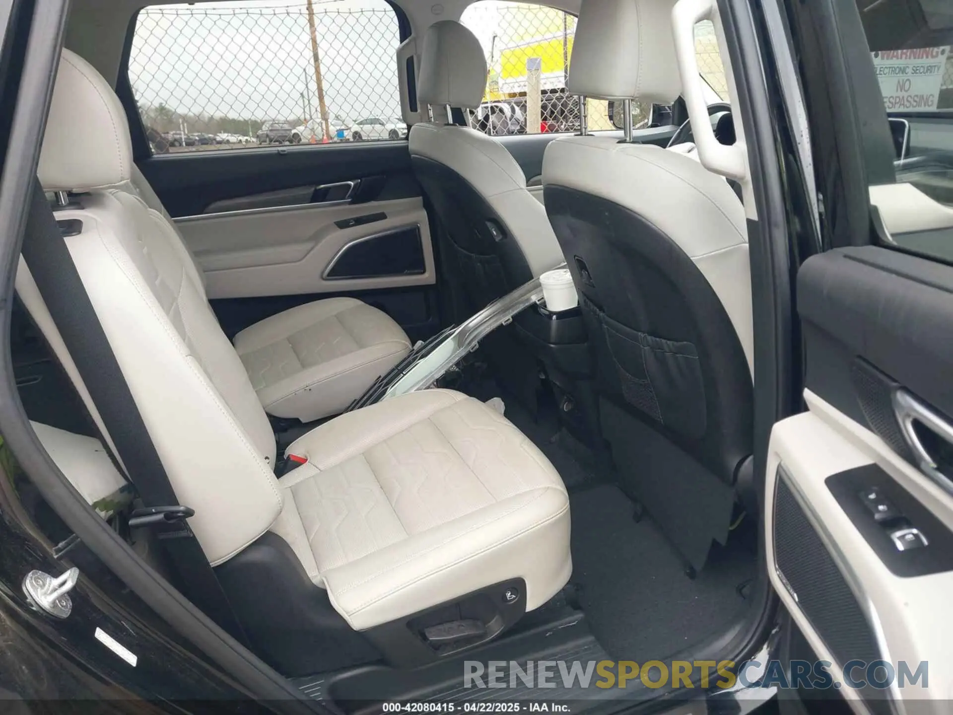 8 Photograph of a damaged car 5XYP5DHC5LG079332 KIA TELLURIDE 2020