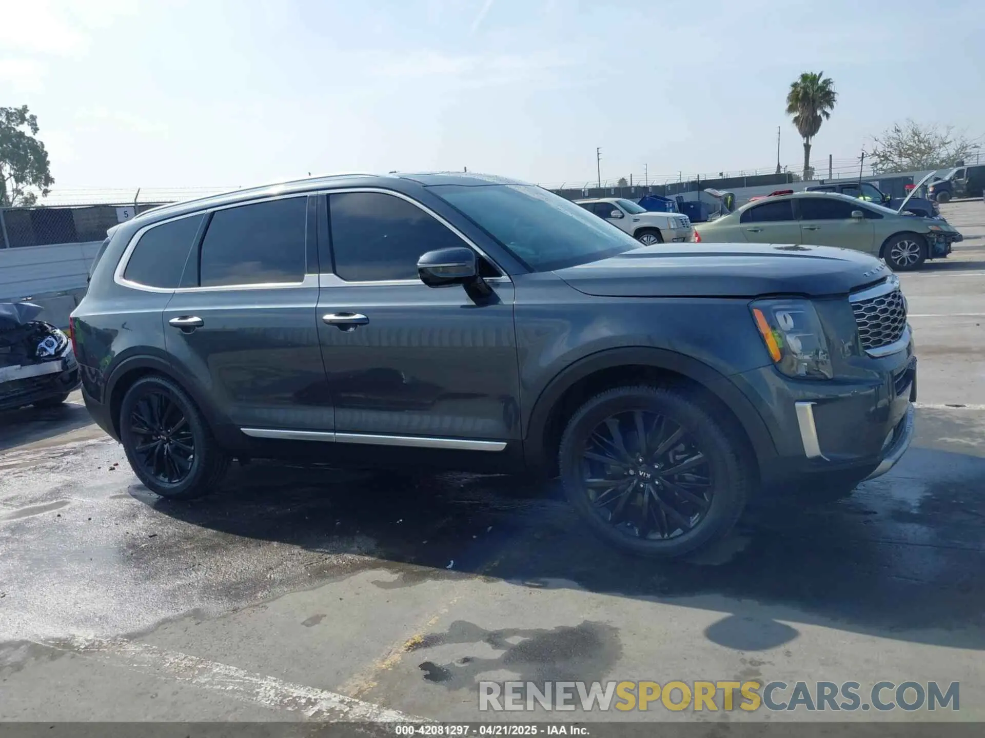 13 Photograph of a damaged car 5XYP5DHC6LG053984 KIA TELLURIDE 2020