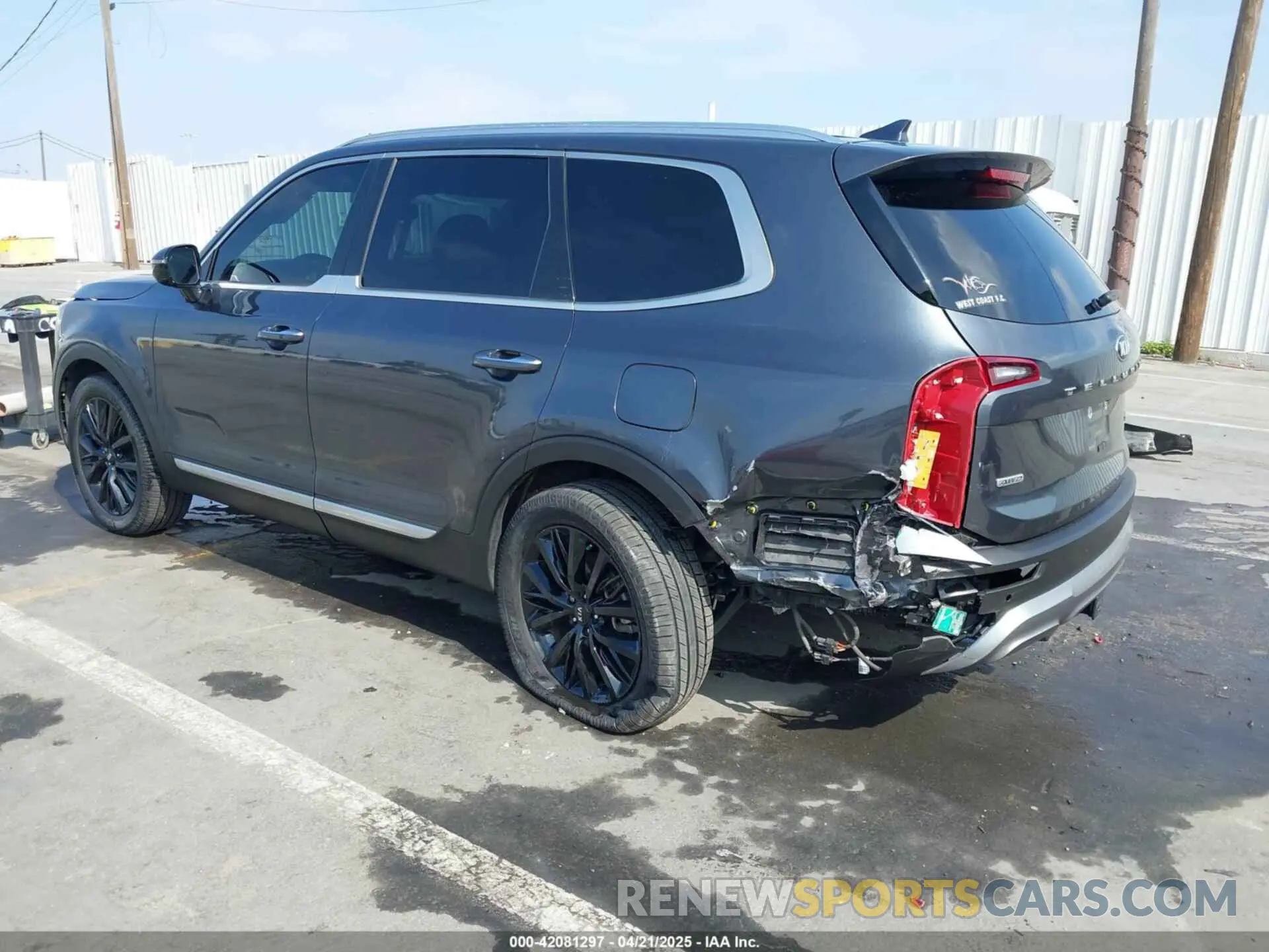 3 Photograph of a damaged car 5XYP5DHC6LG053984 KIA TELLURIDE 2020