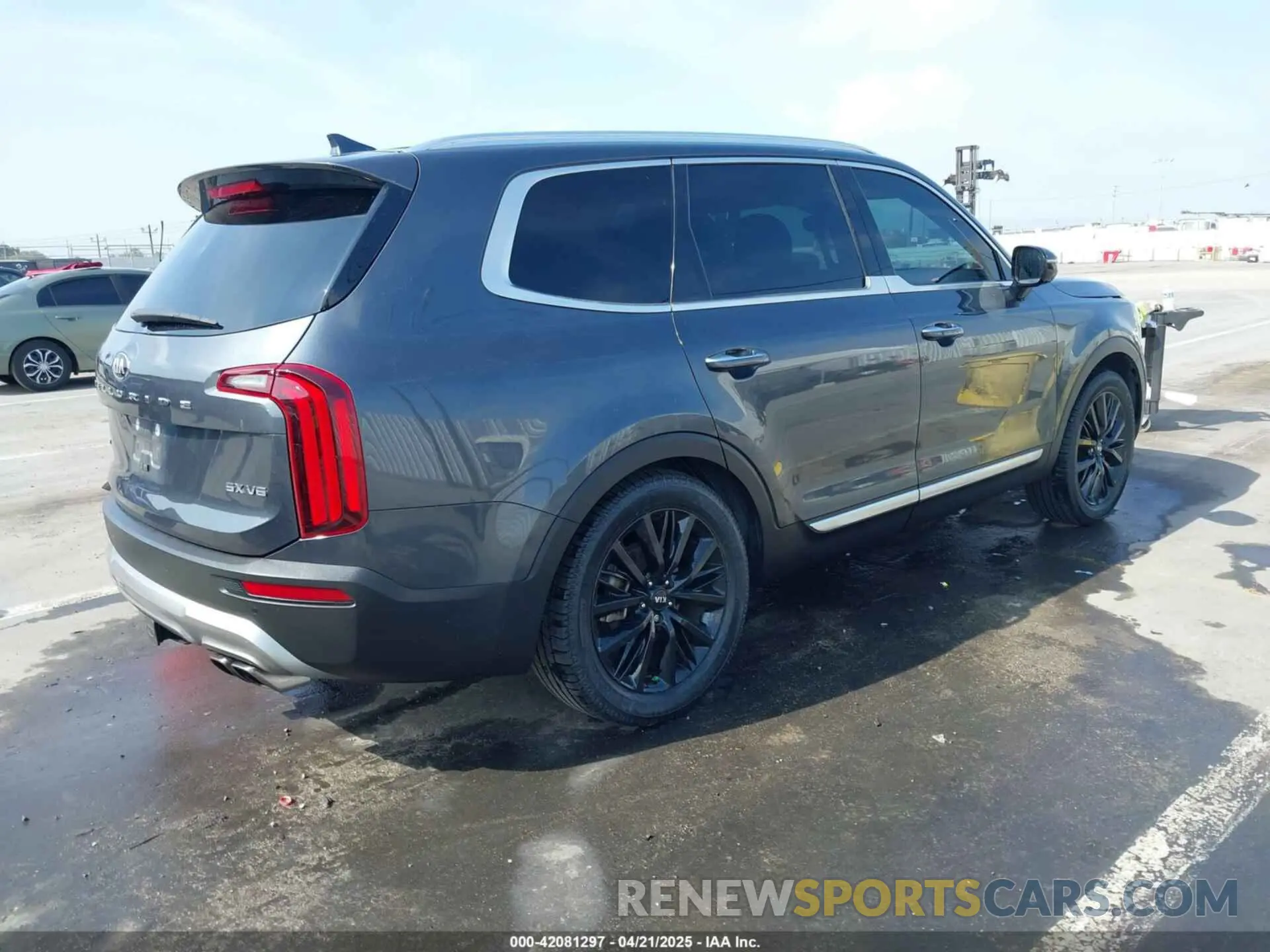 4 Photograph of a damaged car 5XYP5DHC6LG053984 KIA TELLURIDE 2020