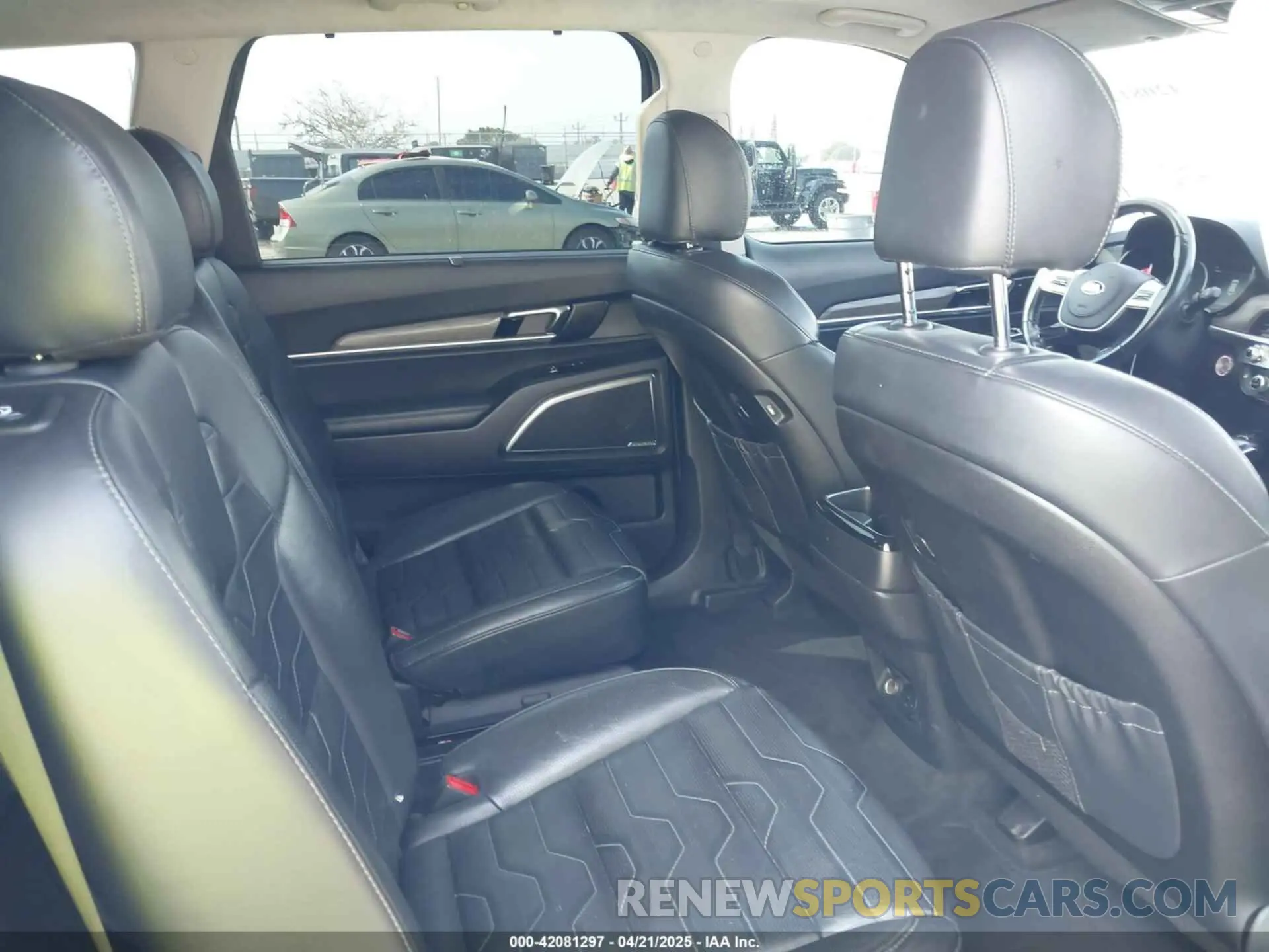 8 Photograph of a damaged car 5XYP5DHC6LG053984 KIA TELLURIDE 2020