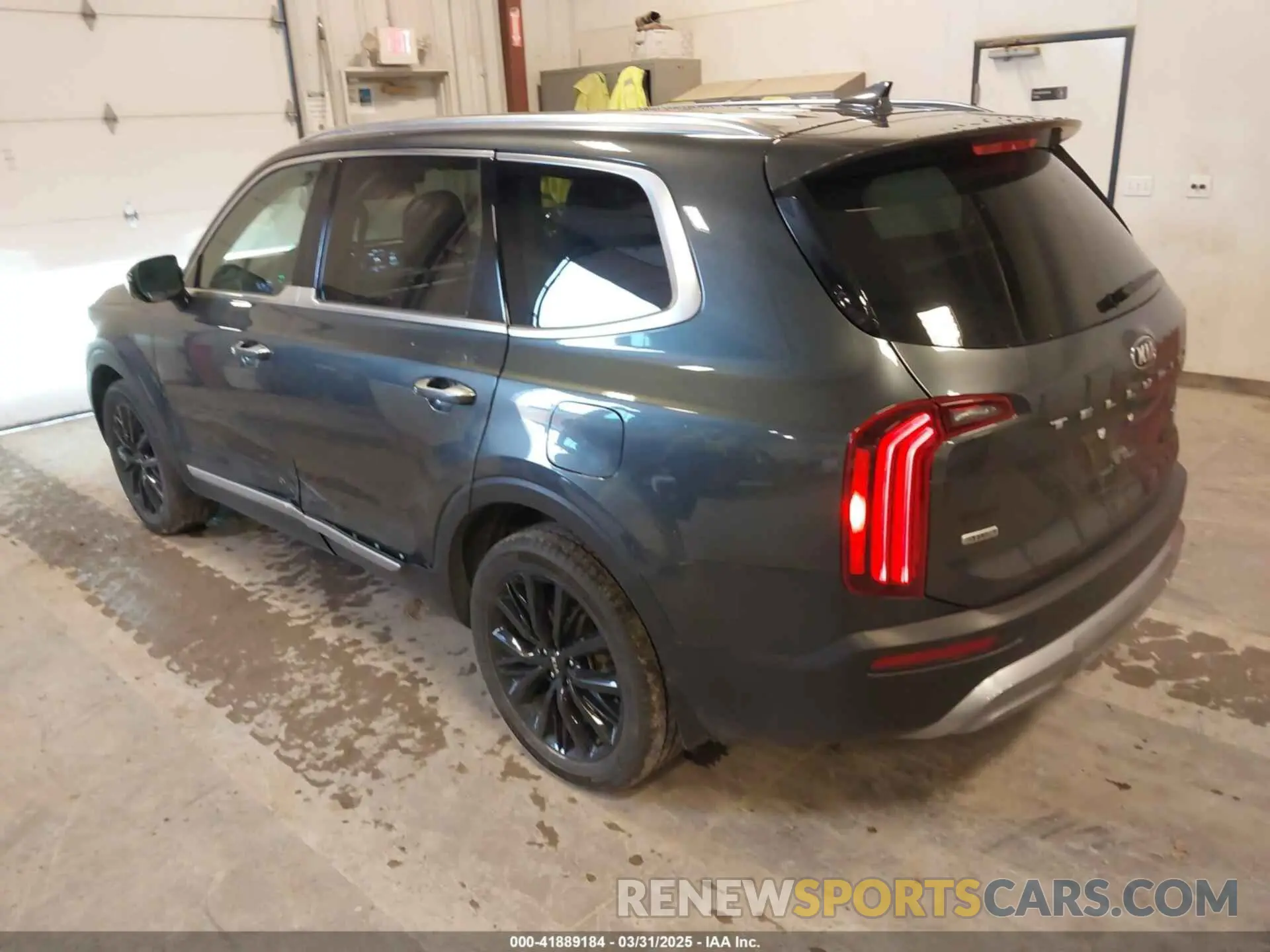 3 Photograph of a damaged car 5XYP5DHC8LG045921 KIA TELLURIDE 2020