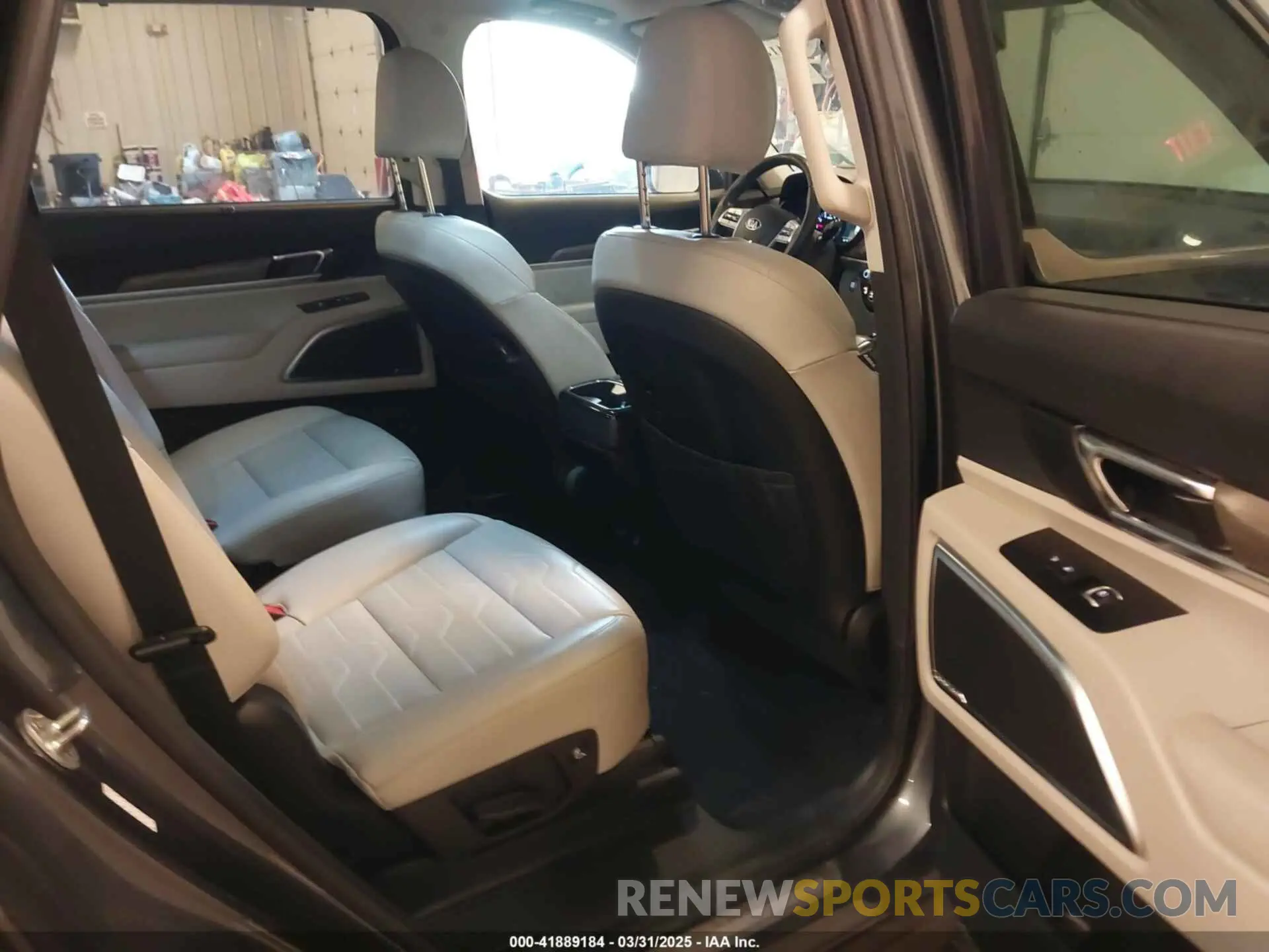 8 Photograph of a damaged car 5XYP5DHC8LG045921 KIA TELLURIDE 2020