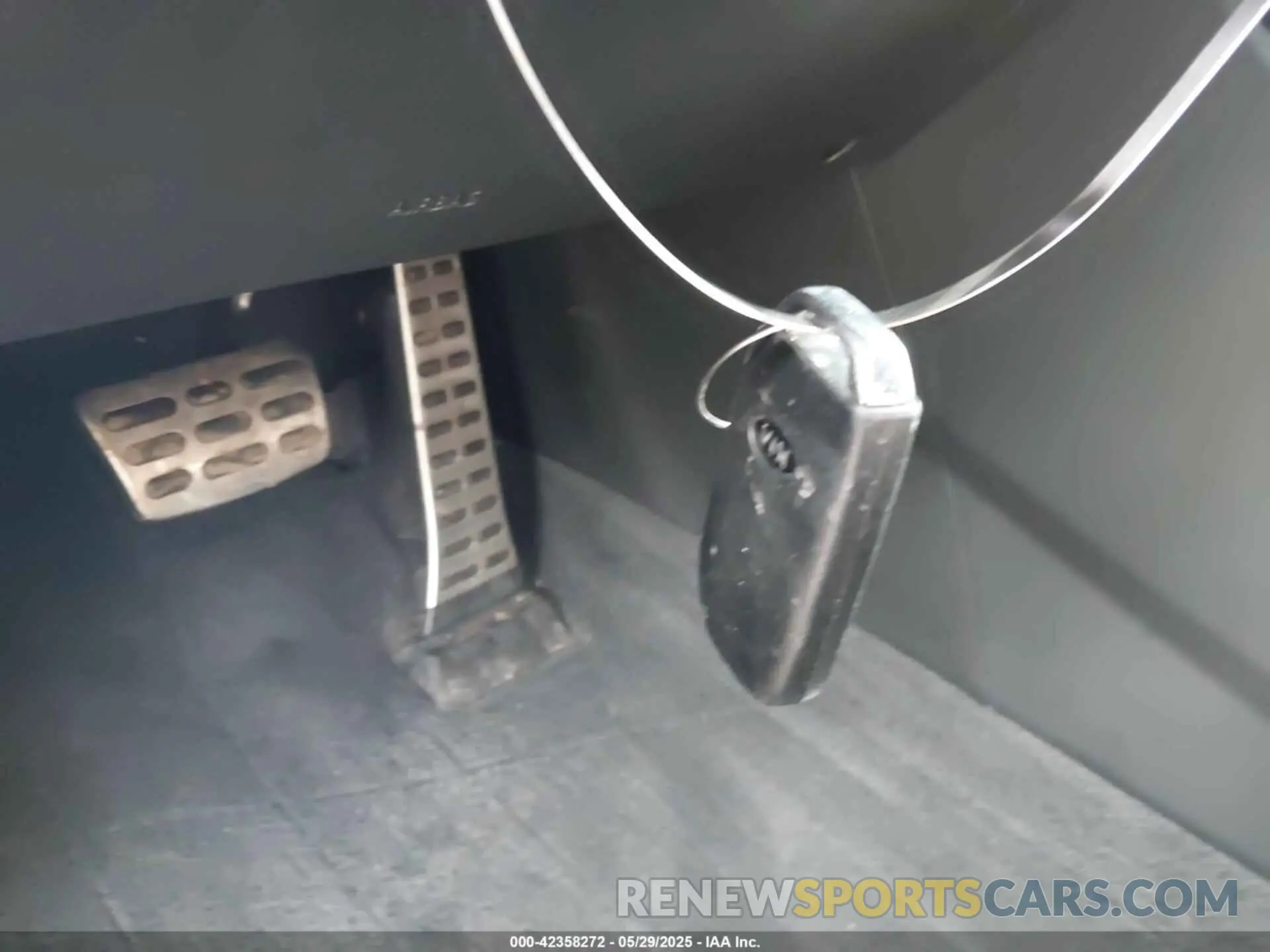 11 Photograph of a damaged car 5XYP5DHC9LG036547 KIA TELLURIDE 2020