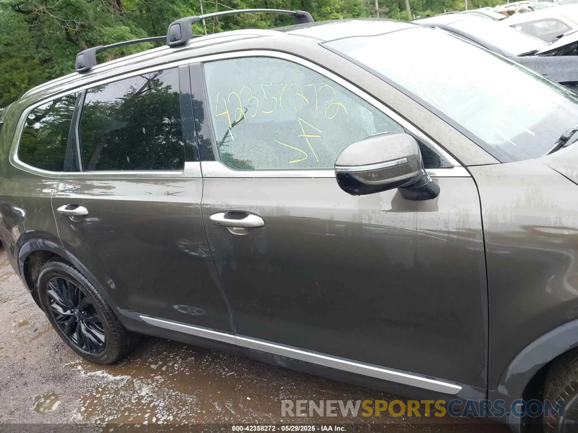 13 Photograph of a damaged car 5XYP5DHC9LG036547 KIA TELLURIDE 2020