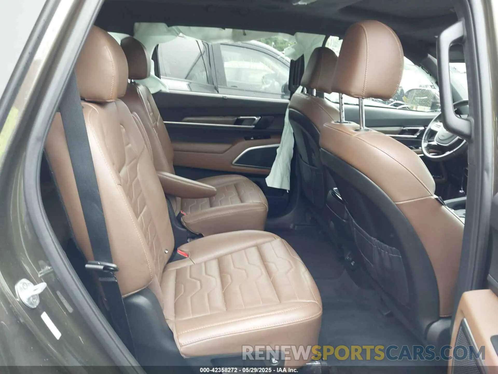 8 Photograph of a damaged car 5XYP5DHC9LG036547 KIA TELLURIDE 2020