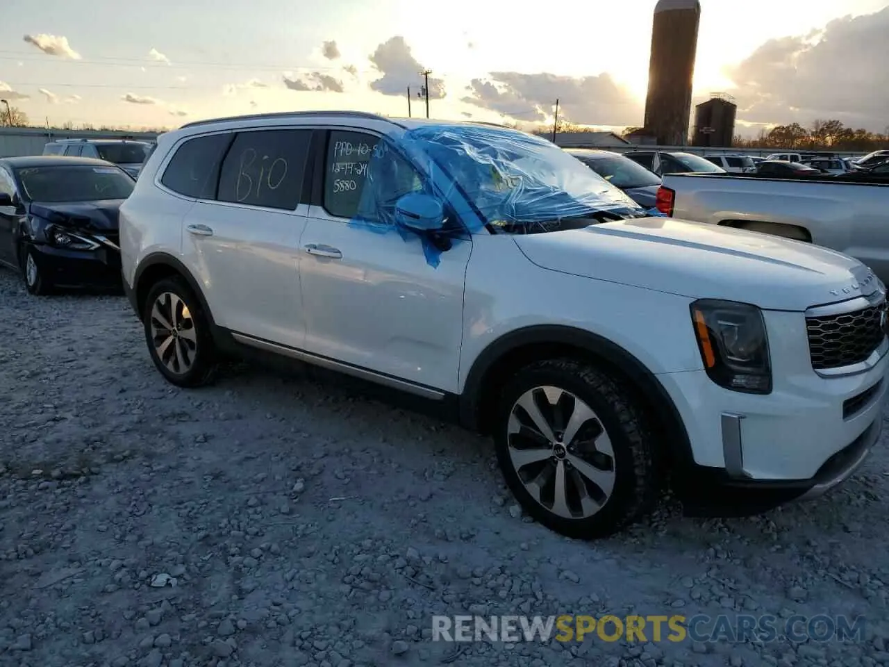 4 Photograph of a damaged car 5XYP64HC0LG005880 KIA TELLURIDE 2020