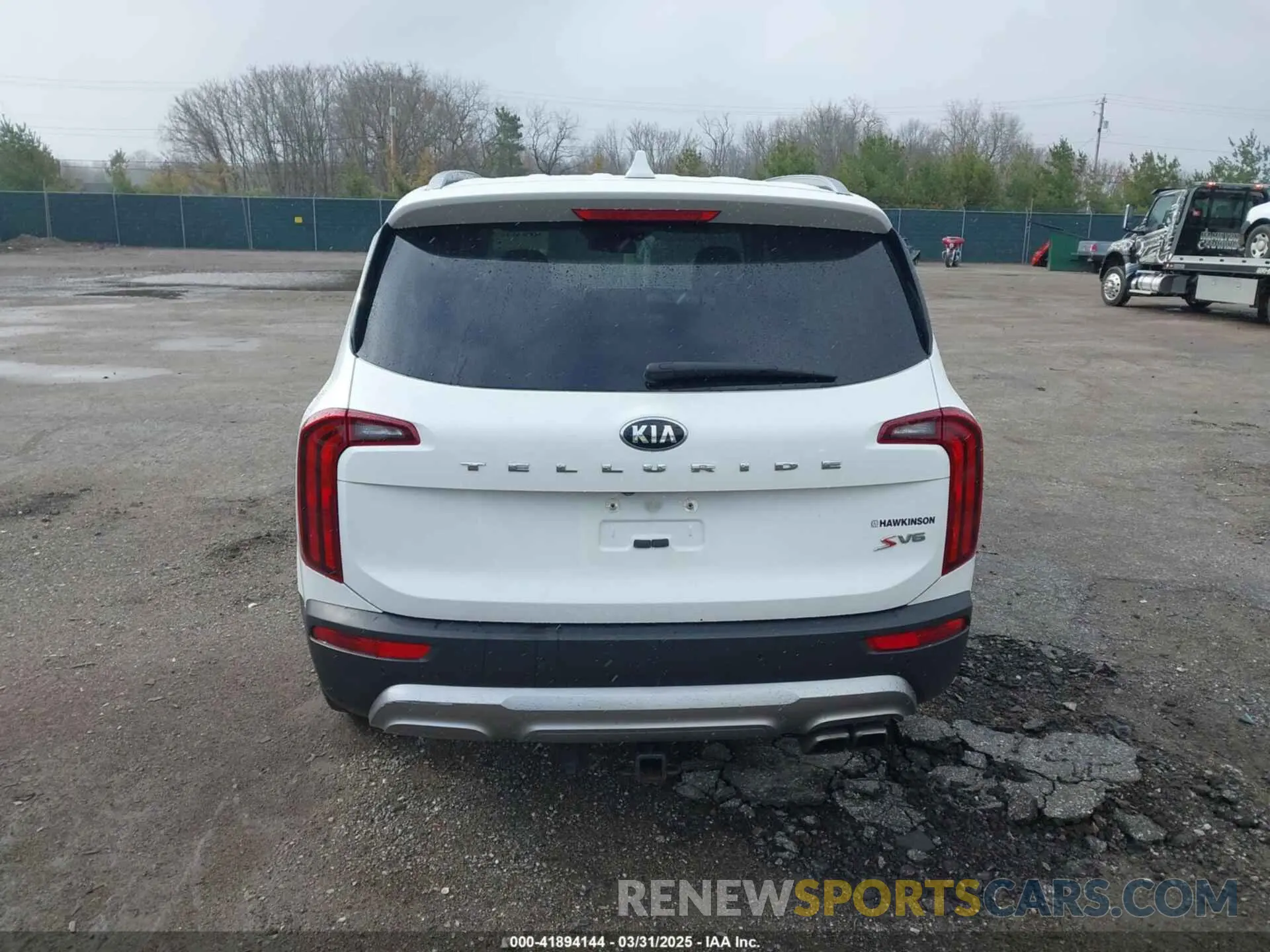 17 Photograph of a damaged car 5XYP64HC0LG022677 KIA TELLURIDE 2020