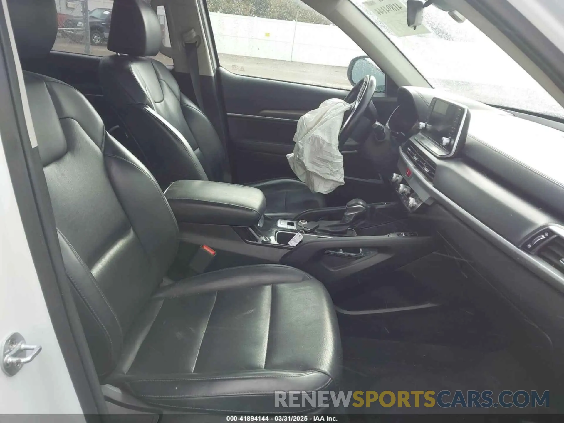 5 Photograph of a damaged car 5XYP64HC0LG022677 KIA TELLURIDE 2020