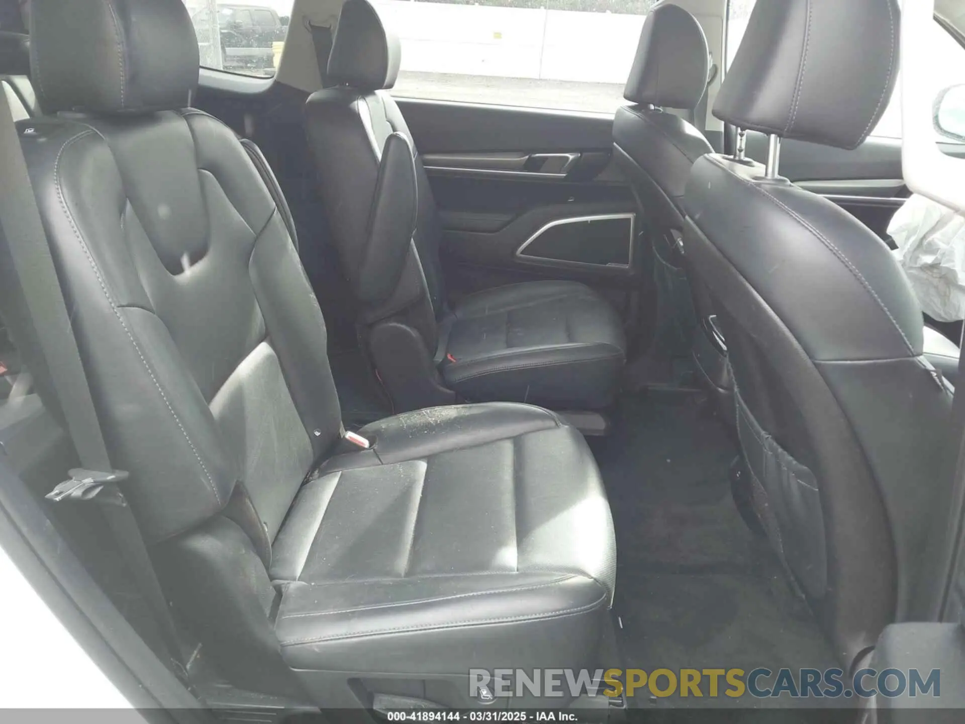 8 Photograph of a damaged car 5XYP64HC0LG022677 KIA TELLURIDE 2020