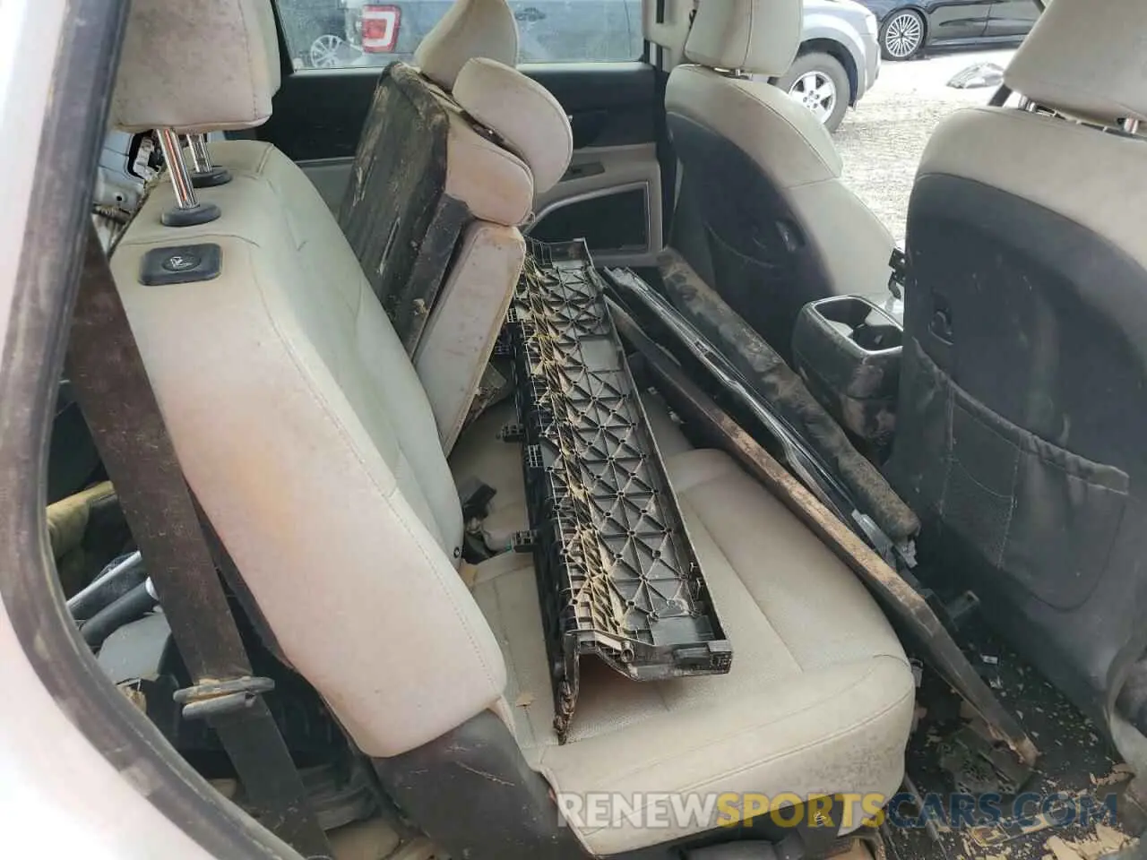 11 Photograph of a damaged car 5XYP64HC1LG009842 KIA TELLURIDE 2020
