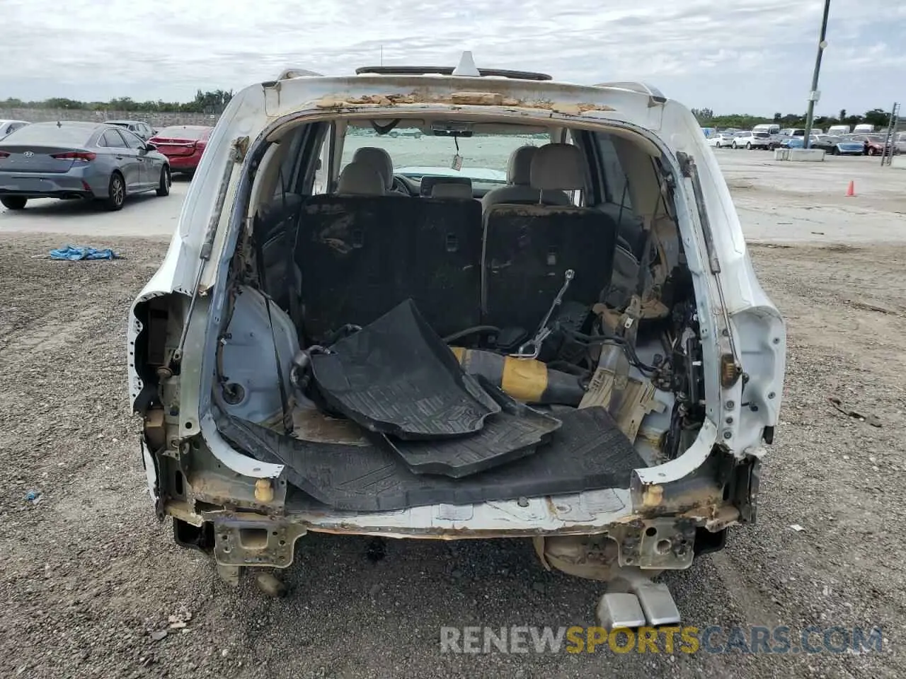 6 Photograph of a damaged car 5XYP64HC1LG009842 KIA TELLURIDE 2020