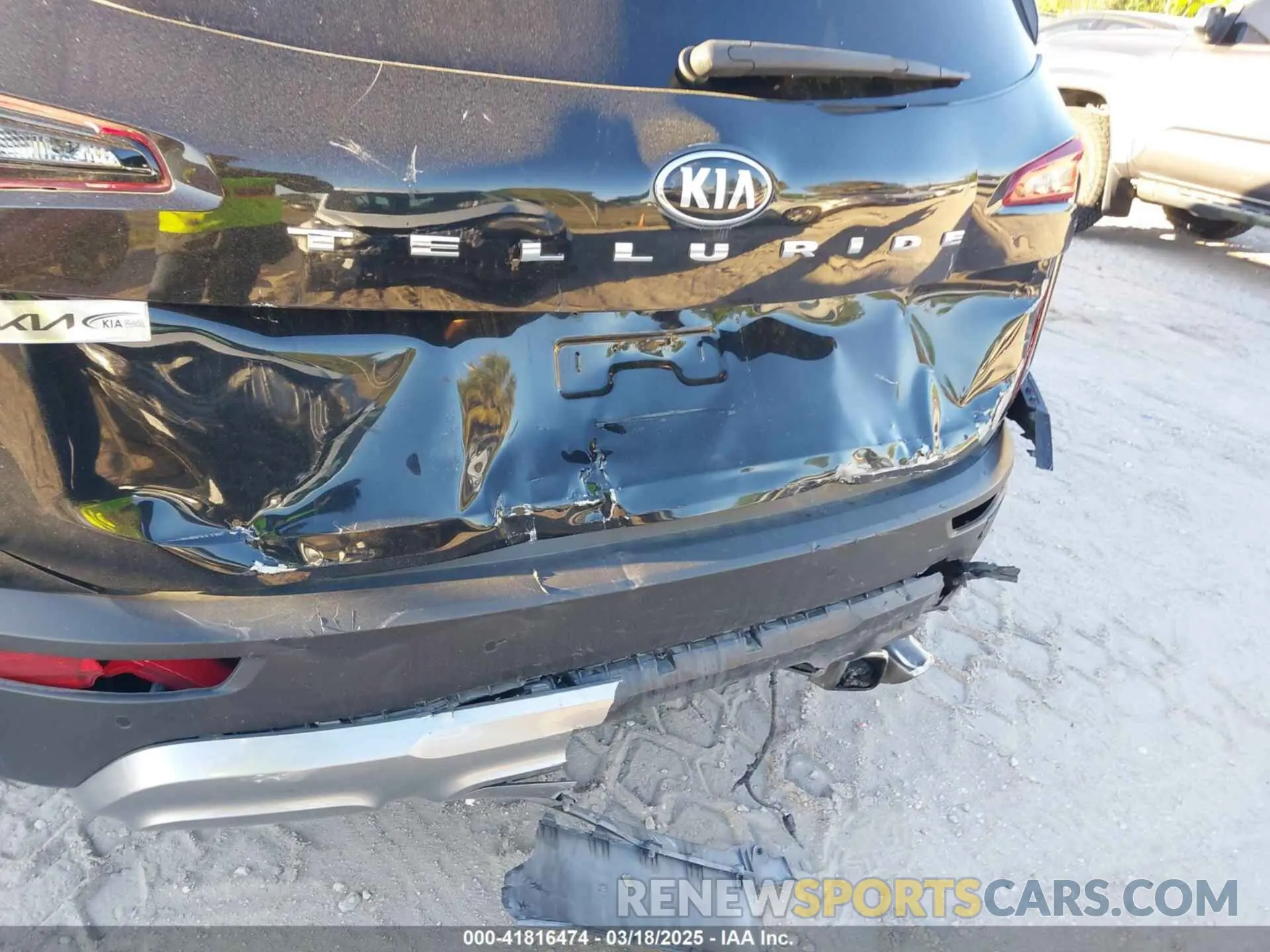 19 Photograph of a damaged car 5XYP64HC1LG030089 KIA TELLURIDE 2020