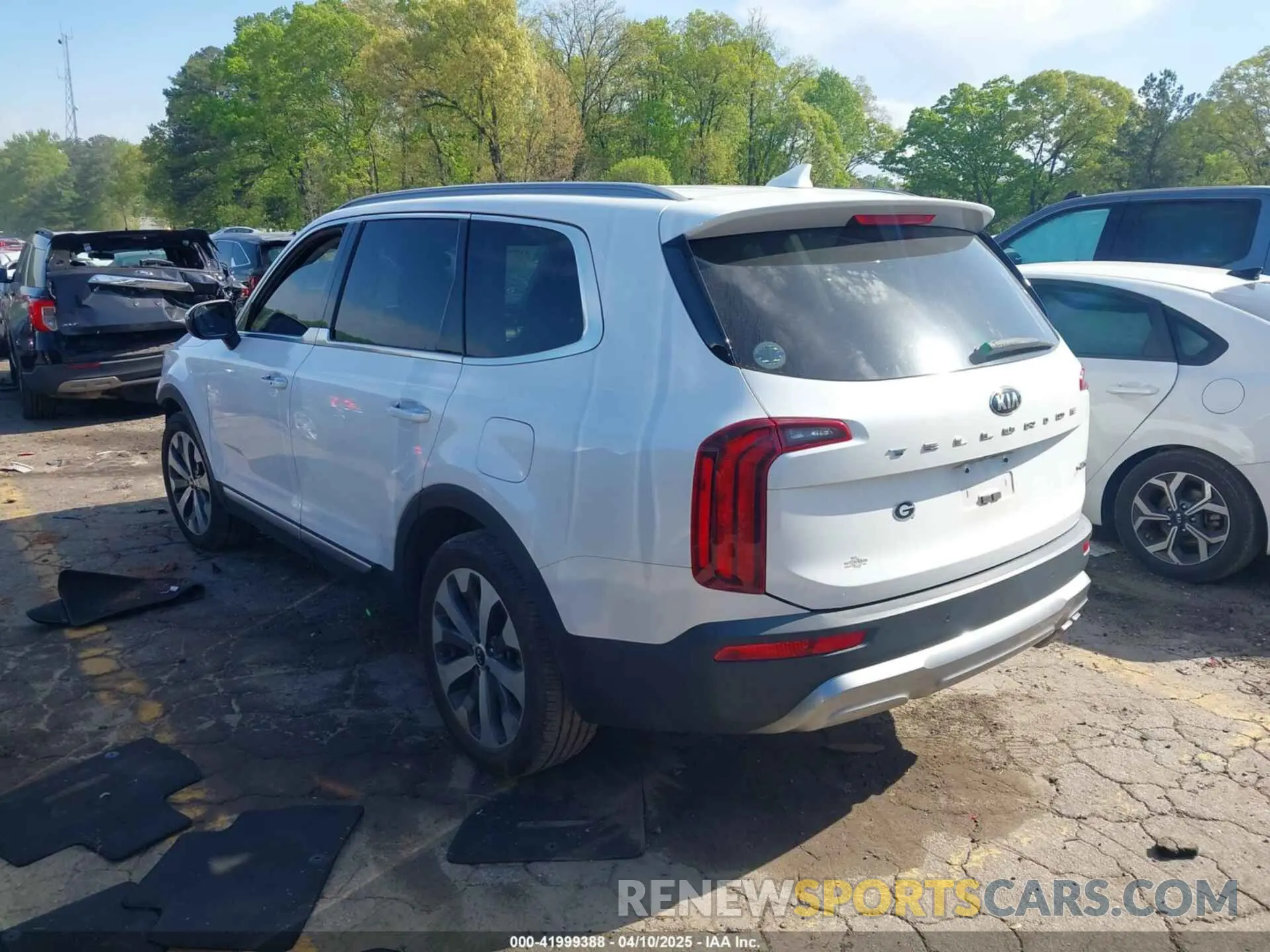 3 Photograph of a damaged car 5XYP64HC2LG083819 KIA TELLURIDE 2020