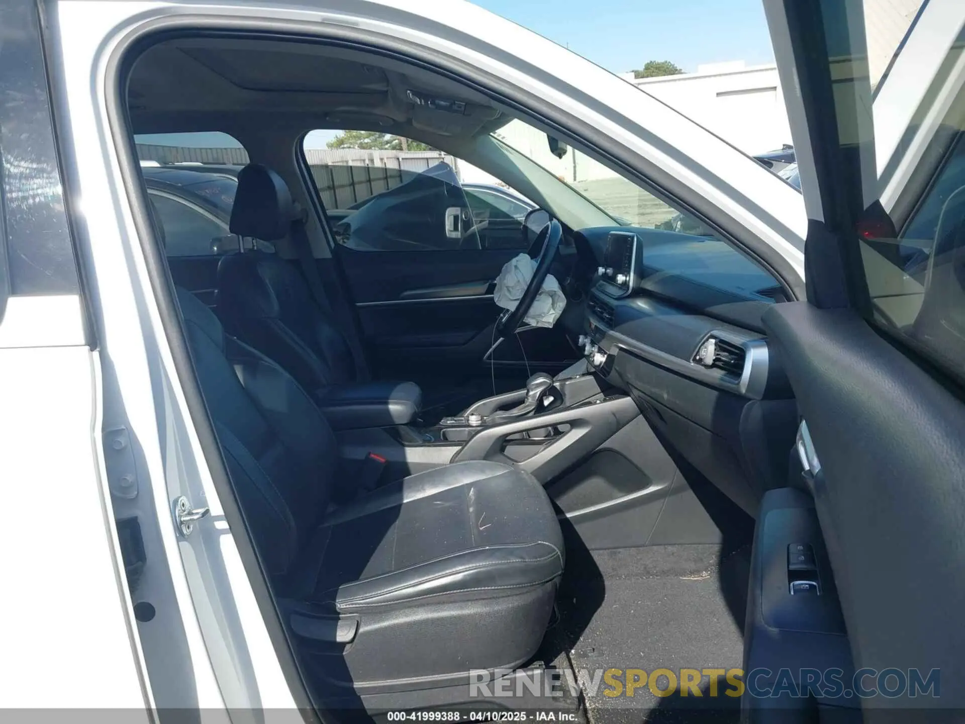 5 Photograph of a damaged car 5XYP64HC2LG083819 KIA TELLURIDE 2020