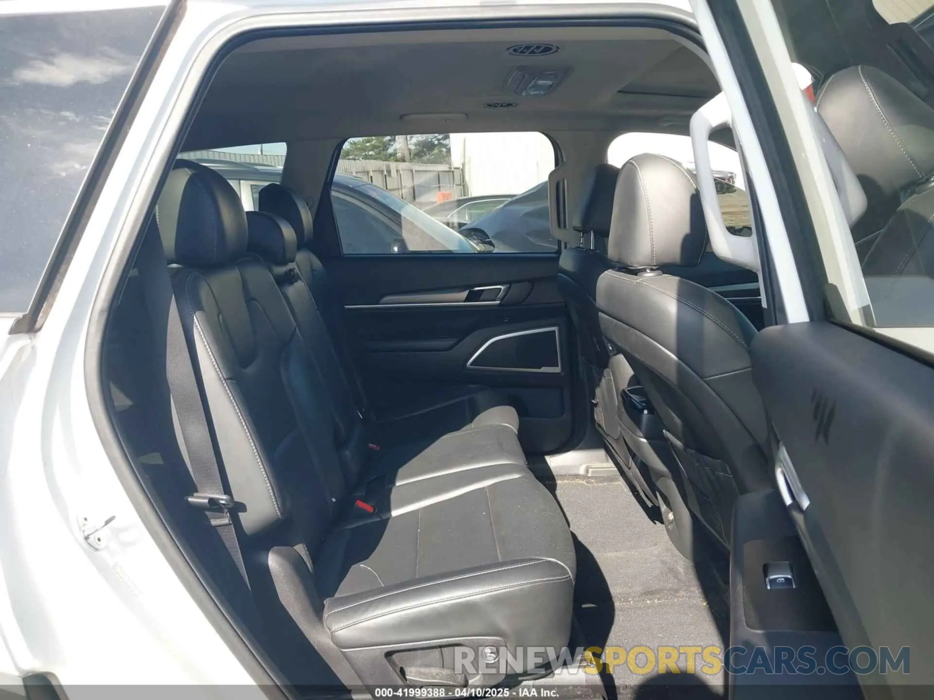 8 Photograph of a damaged car 5XYP64HC2LG083819 KIA TELLURIDE 2020