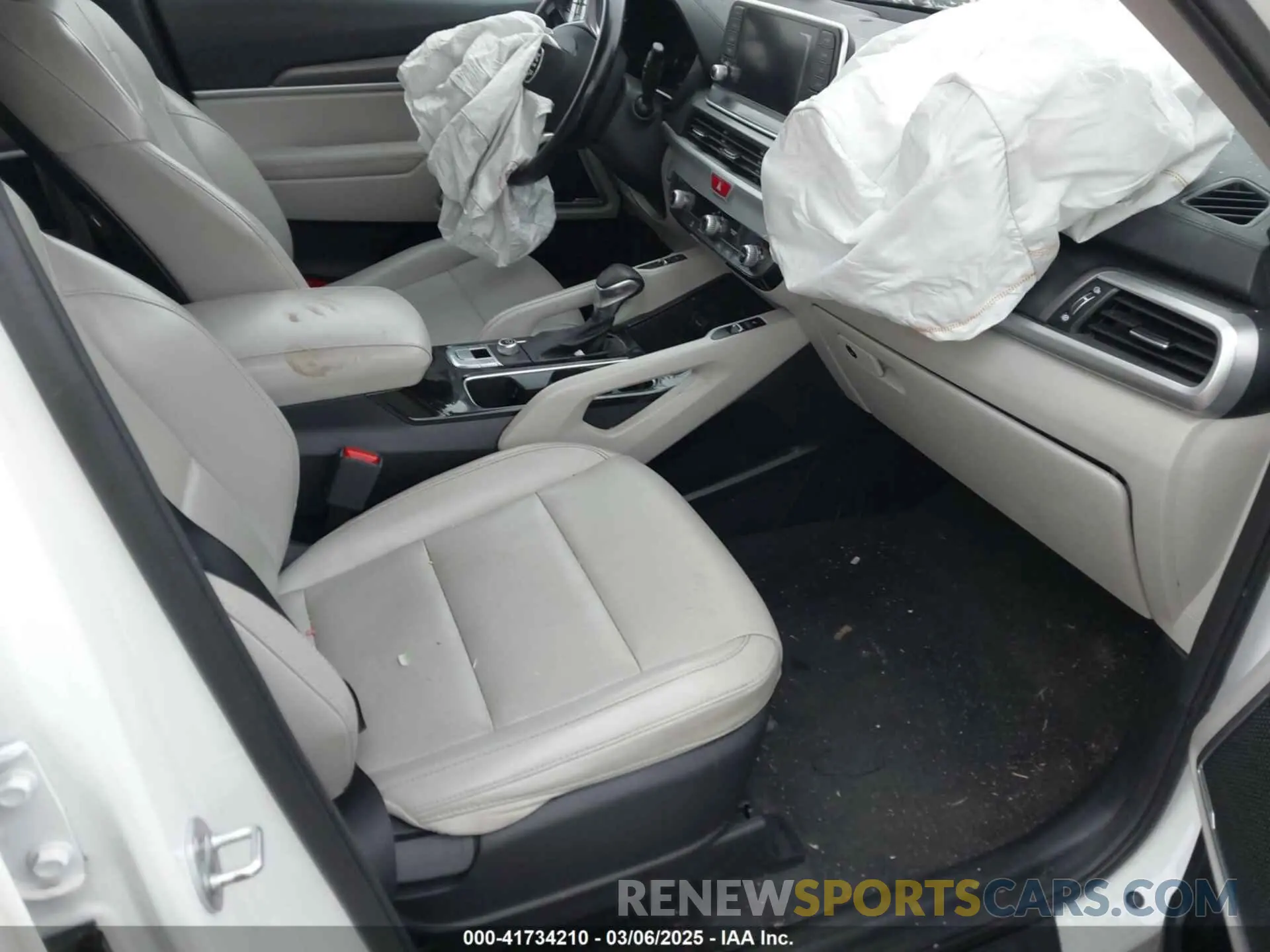 5 Photograph of a damaged car 5XYP64HC4LG036632 KIA TELLURIDE 2020