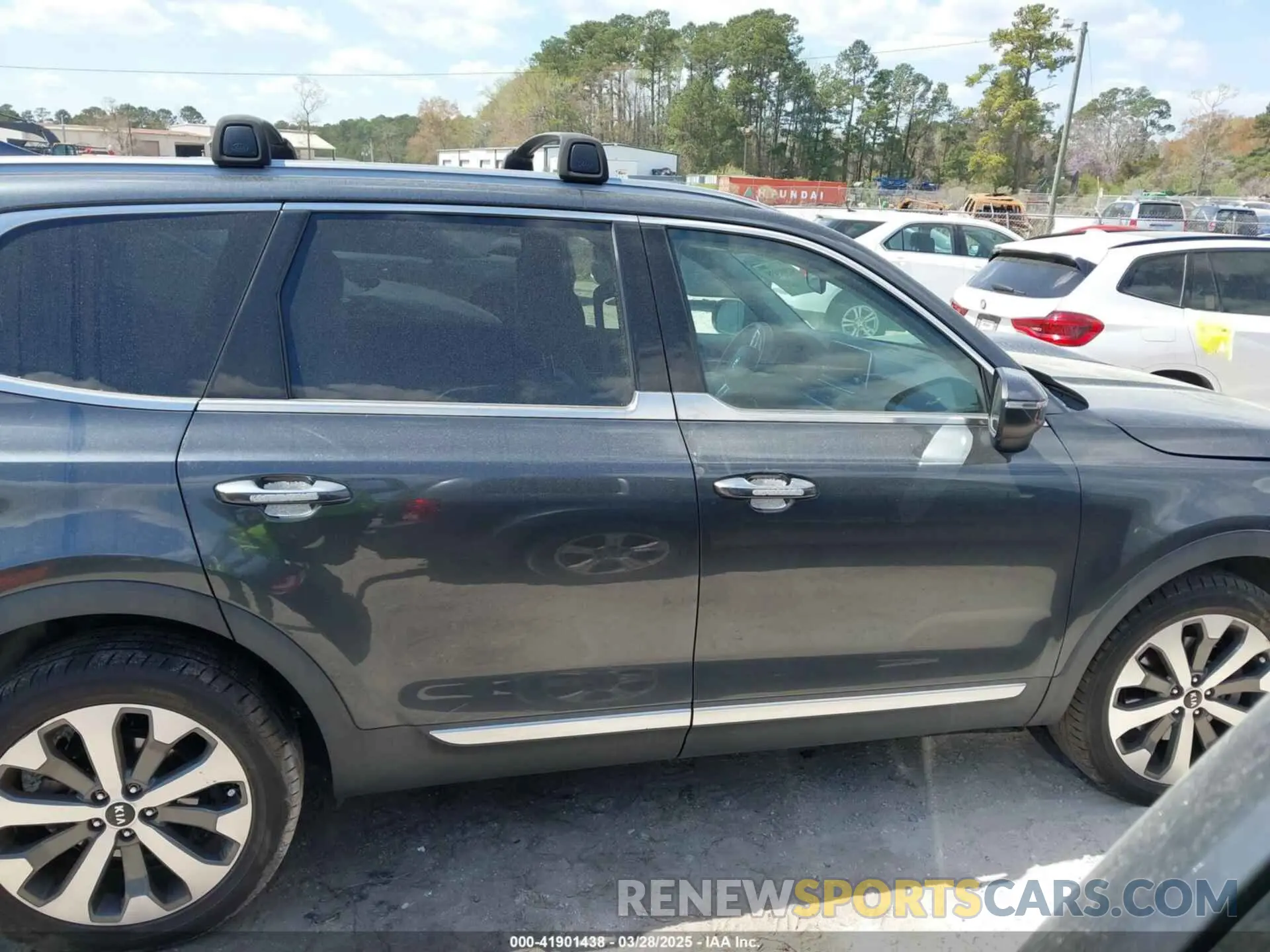 12 Photograph of a damaged car 5XYP64HC4LG048473 KIA TELLURIDE 2020