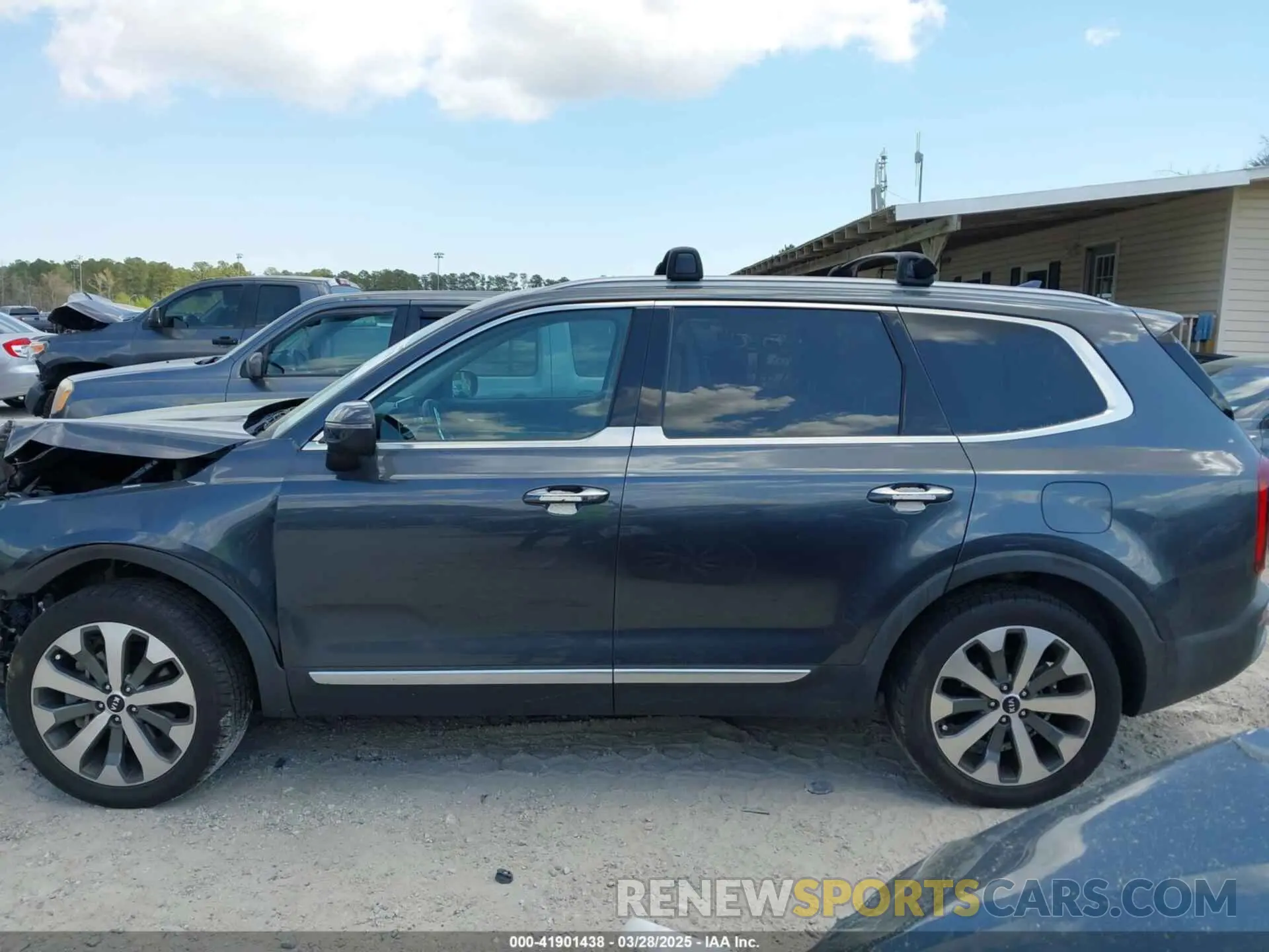 13 Photograph of a damaged car 5XYP64HC4LG048473 KIA TELLURIDE 2020