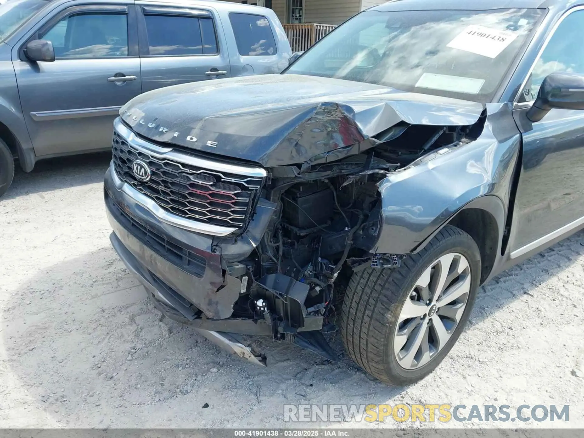 6 Photograph of a damaged car 5XYP64HC4LG048473 KIA TELLURIDE 2020