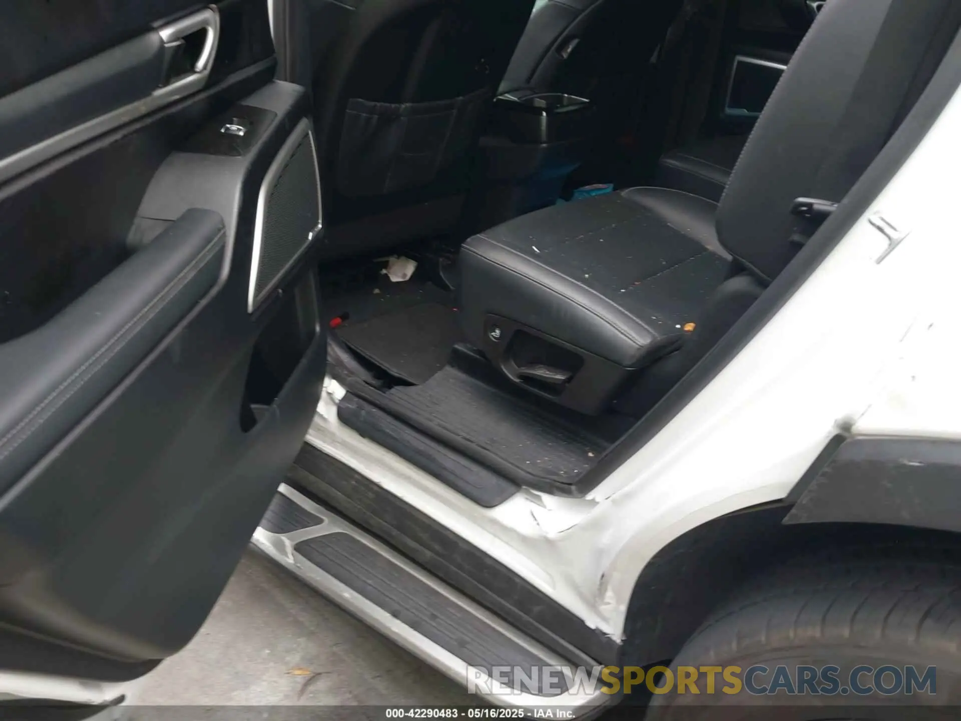 18 Photograph of a damaged car 5XYP64HC4LG096667 KIA TELLURIDE 2020