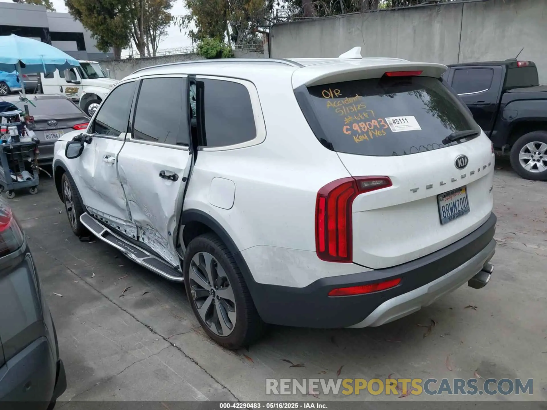 3 Photograph of a damaged car 5XYP64HC4LG096667 KIA TELLURIDE 2020