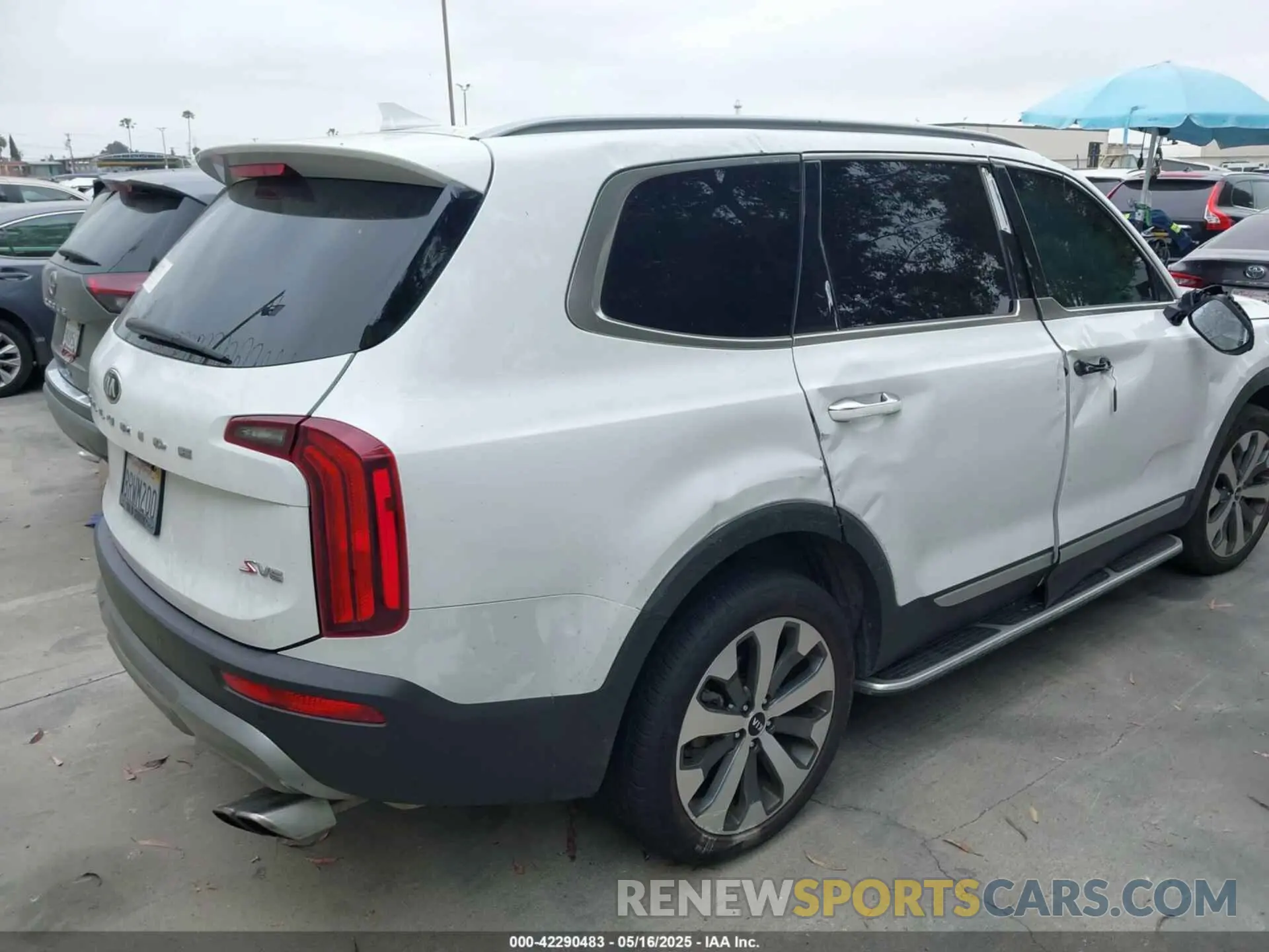 4 Photograph of a damaged car 5XYP64HC4LG096667 KIA TELLURIDE 2020