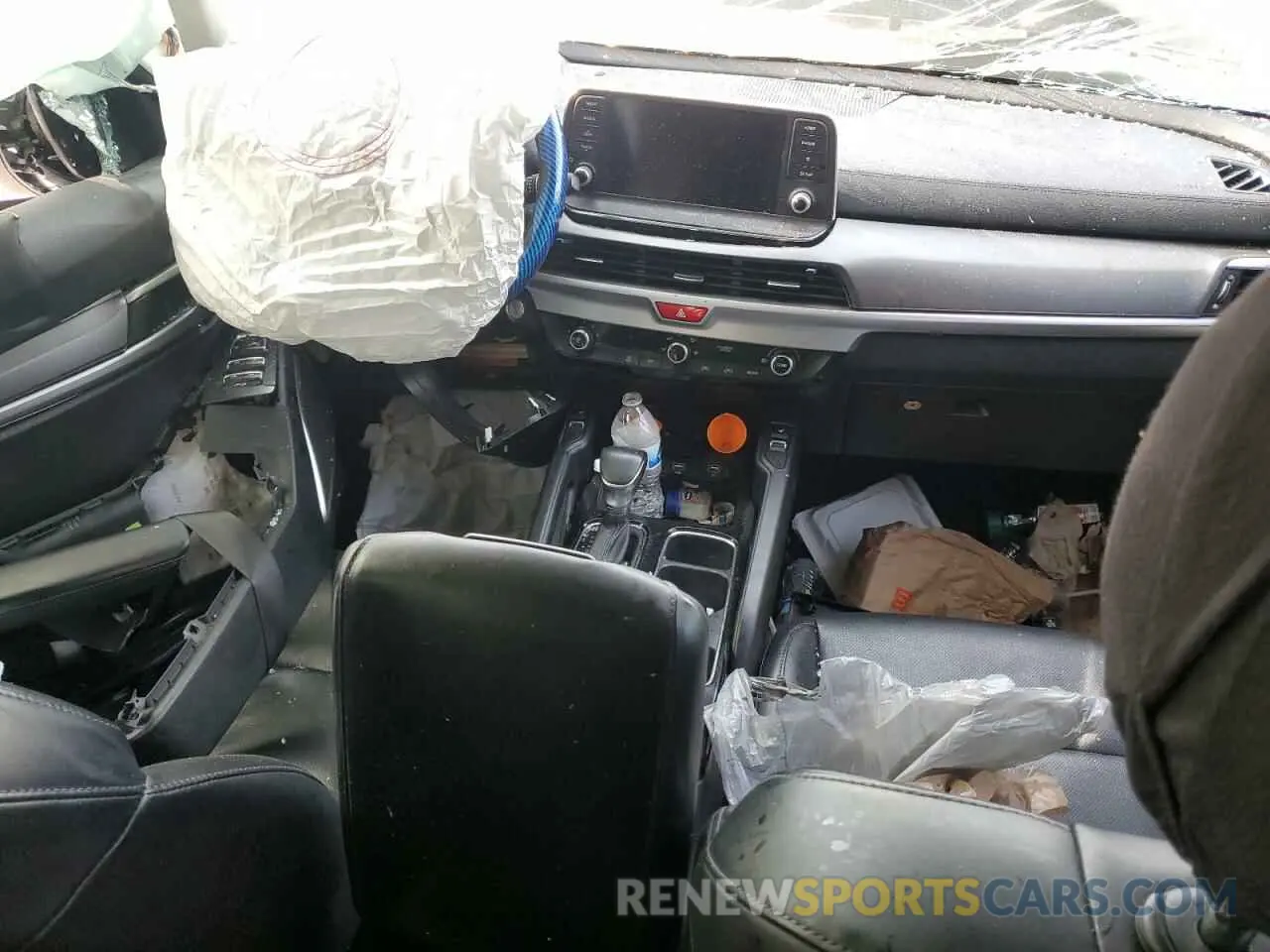 8 Photograph of a damaged car 5XYP64HC5LG003526 KIA TELLURIDE 2020