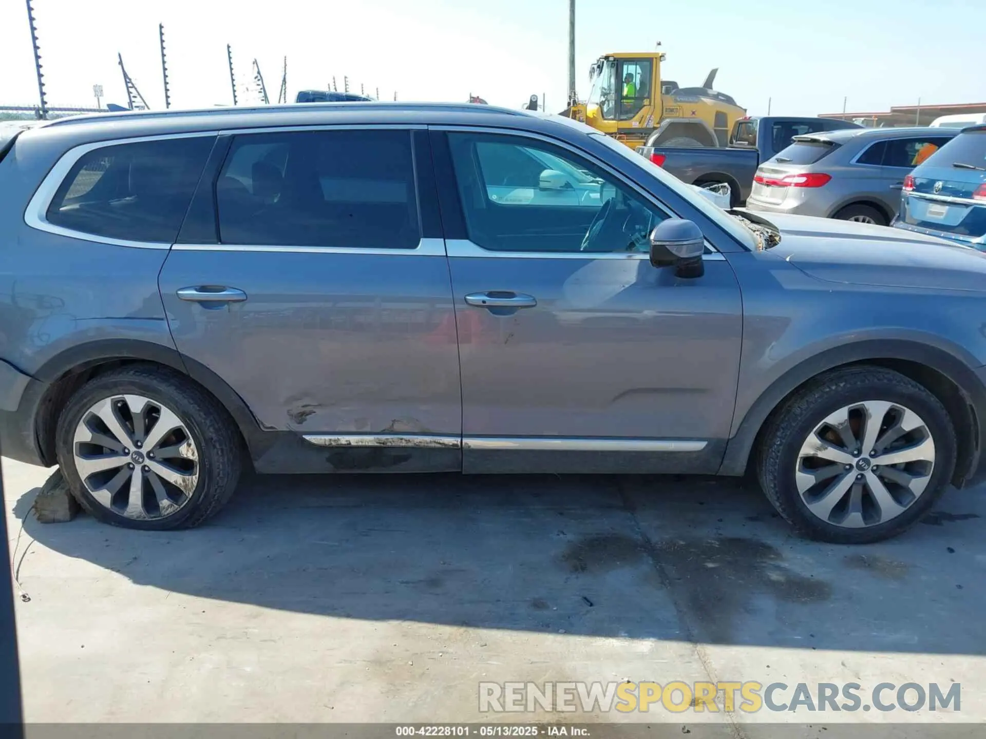 13 Photograph of a damaged car 5XYP64HC5LG029303 KIA TELLURIDE 2020
