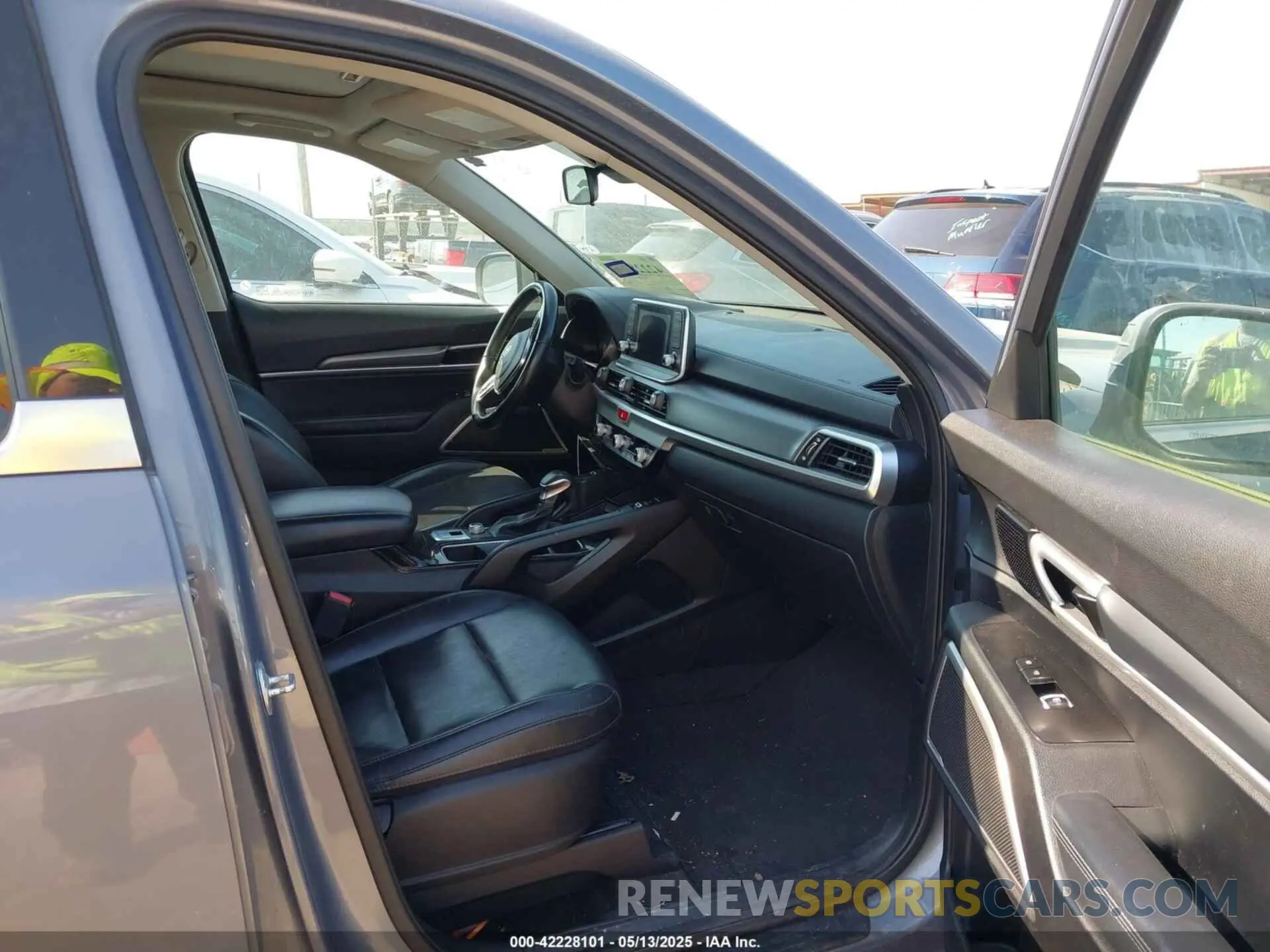 5 Photograph of a damaged car 5XYP64HC5LG029303 KIA TELLURIDE 2020