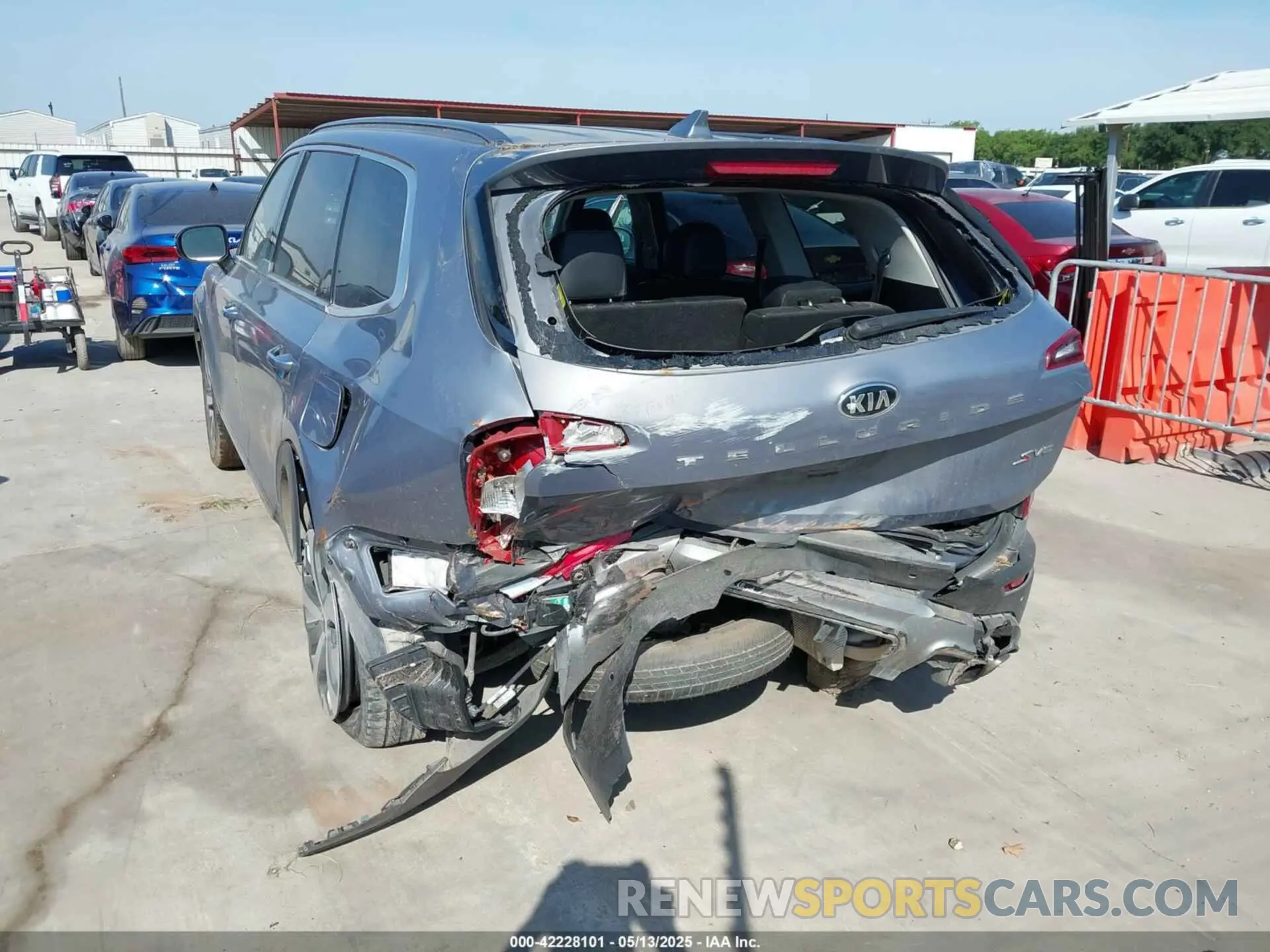 6 Photograph of a damaged car 5XYP64HC5LG029303 KIA TELLURIDE 2020