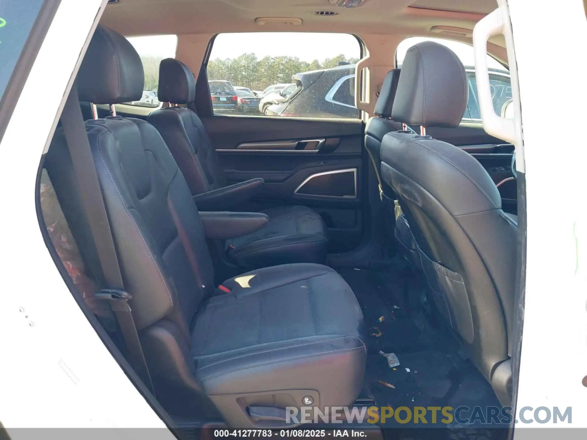 8 Photograph of a damaged car 5XYP64HC5LG043976 KIA TELLURIDE 2020