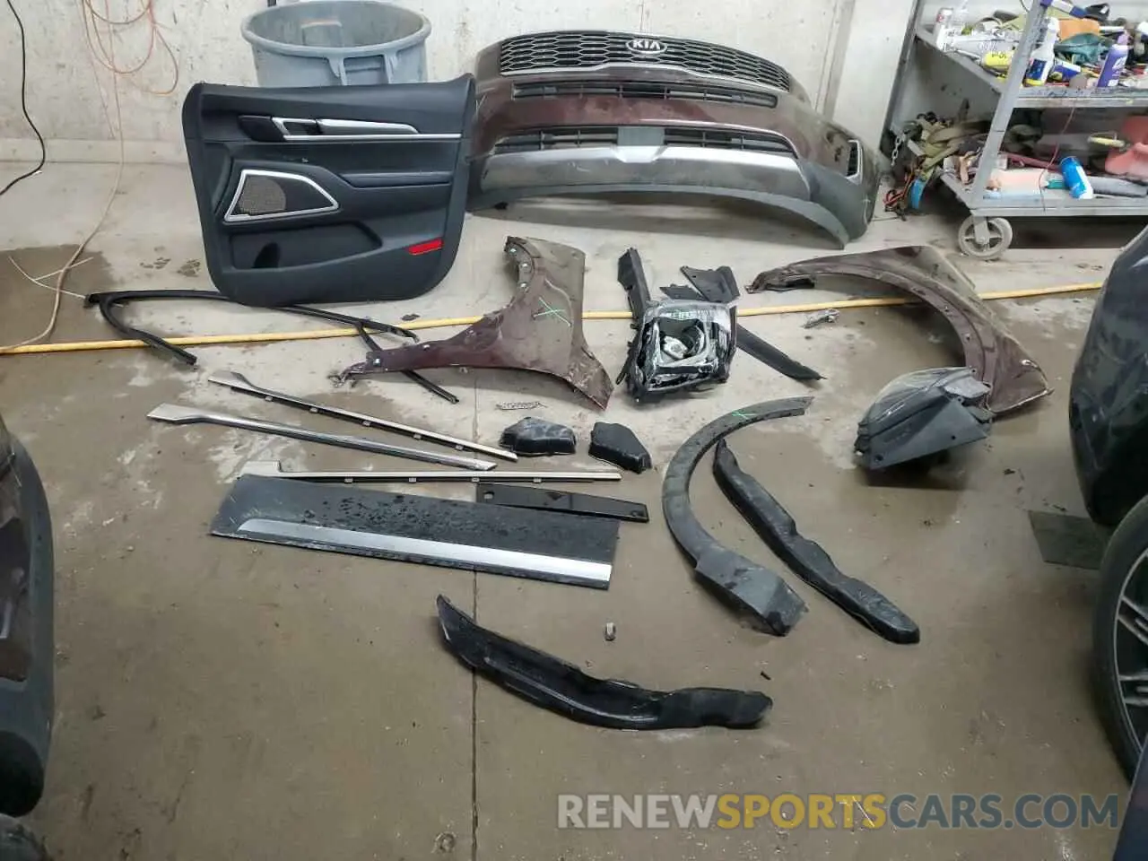 13 Photograph of a damaged car 5XYP64HC5LG073222 KIA TELLURIDE 2020