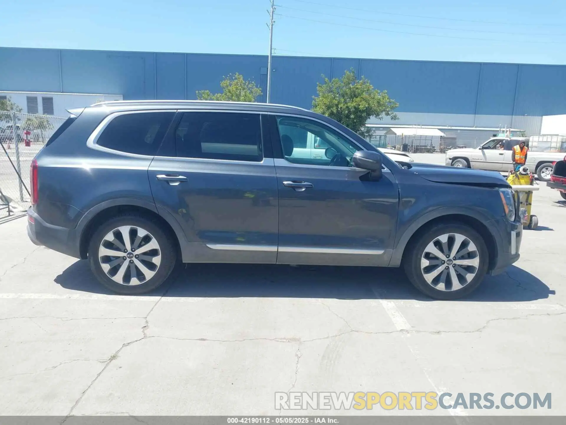13 Photograph of a damaged car 5XYP64HC6LG006919 KIA TELLURIDE 2020