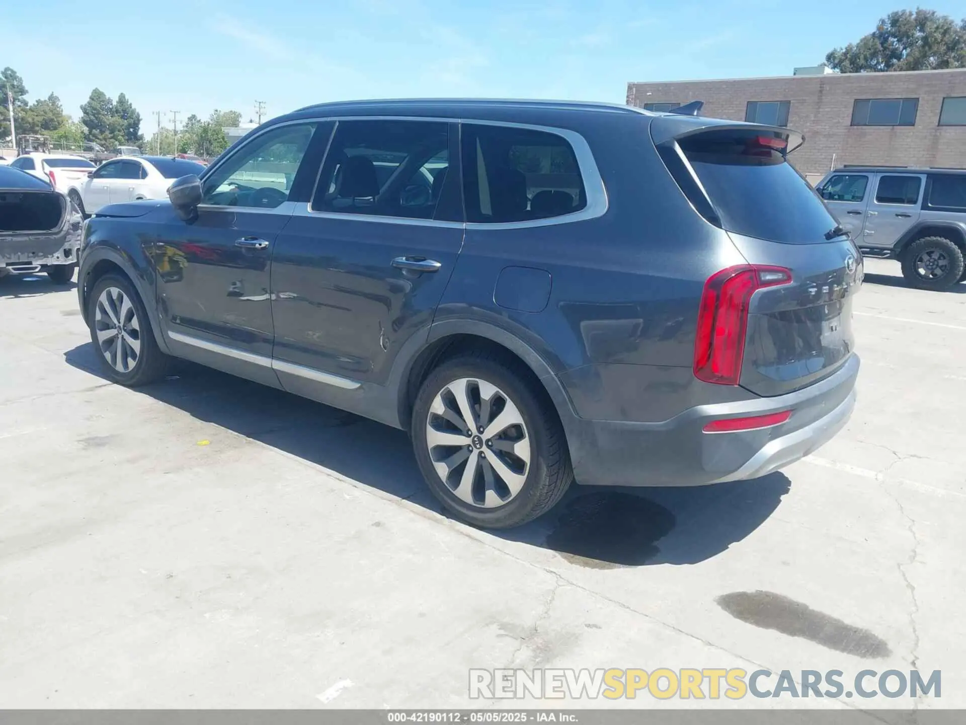 3 Photograph of a damaged car 5XYP64HC6LG006919 KIA TELLURIDE 2020