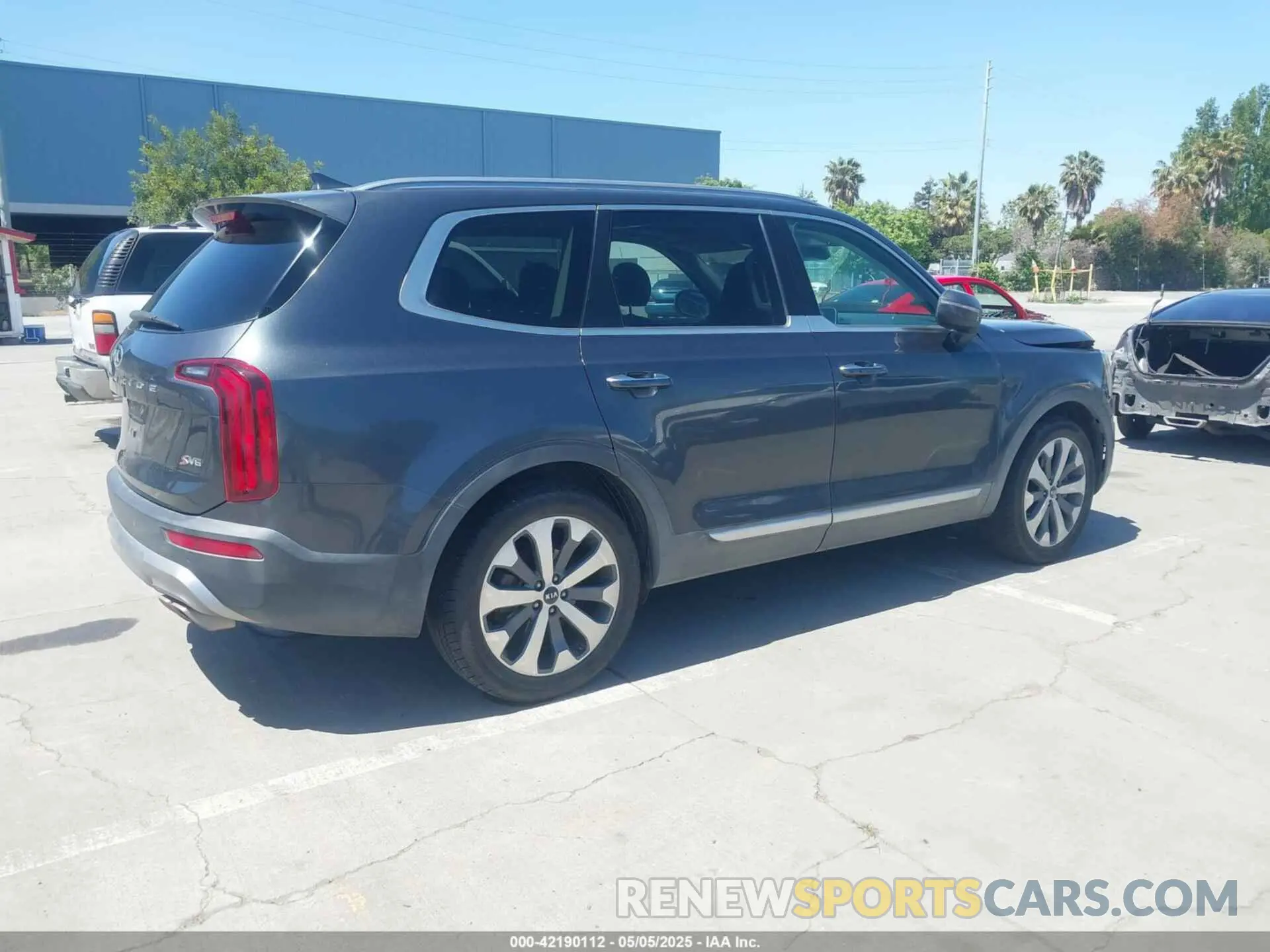 4 Photograph of a damaged car 5XYP64HC6LG006919 KIA TELLURIDE 2020