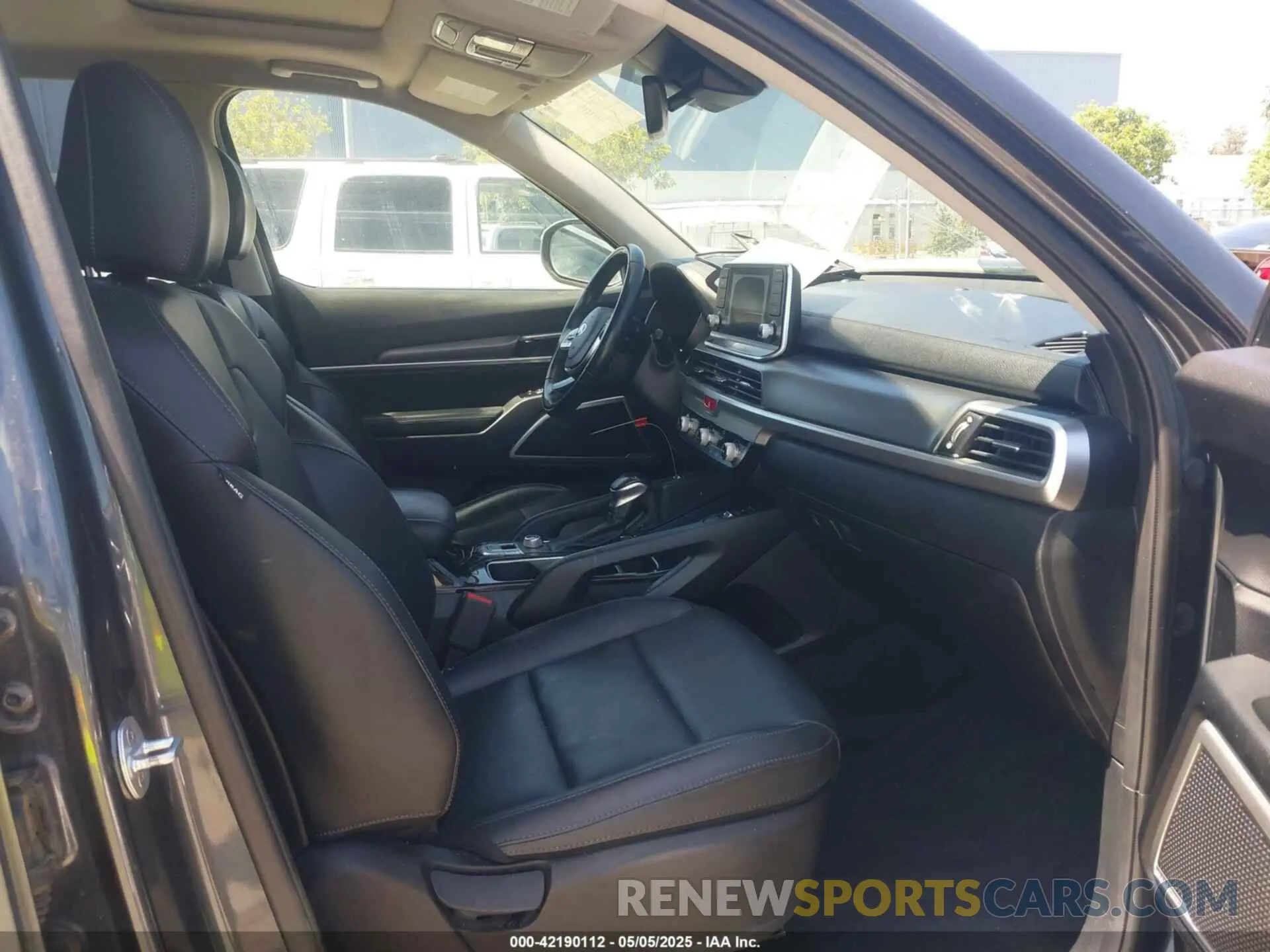 5 Photograph of a damaged car 5XYP64HC6LG006919 KIA TELLURIDE 2020